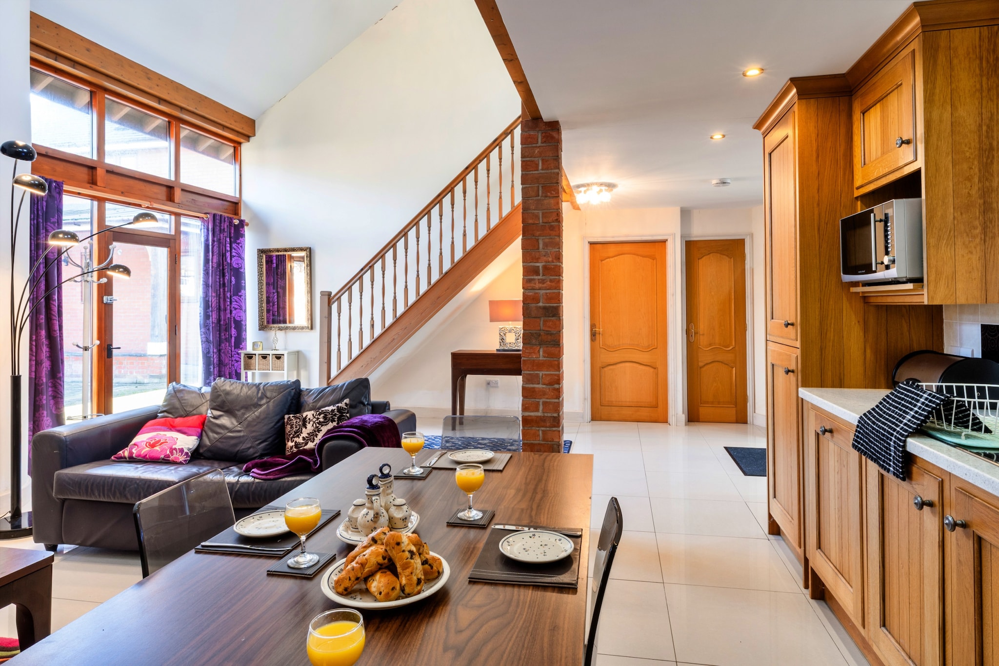Cob Barn, Great Houndbeare Farm - Dining room