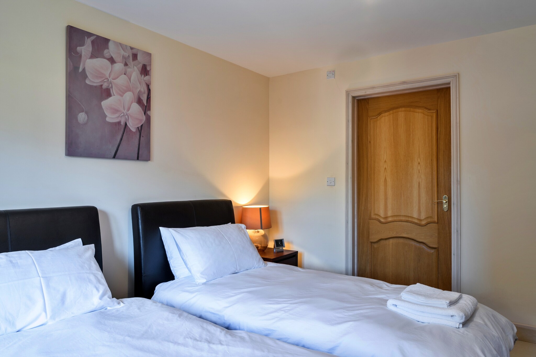 Cob Barn, Great Houndbeare Farm - Bedroom