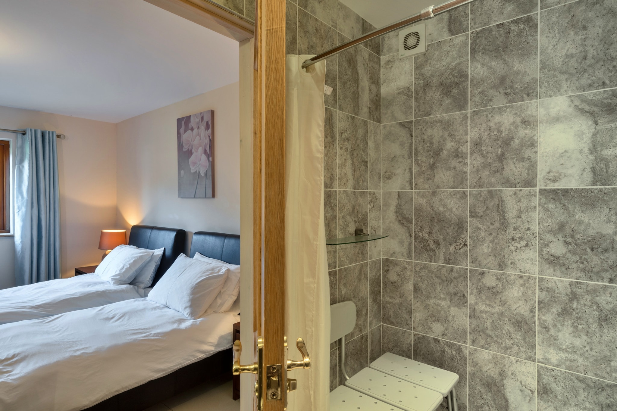 Cob Barn, Great Houndbeare Farm - Bedroom