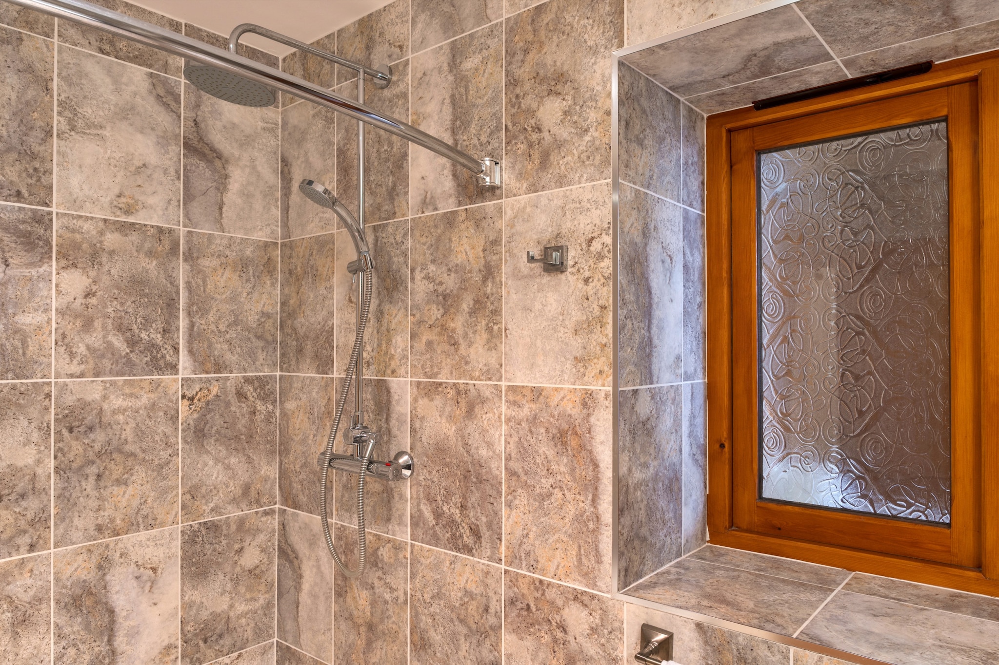 Cob Barn, Great Houndbeare Farm - Bathroom