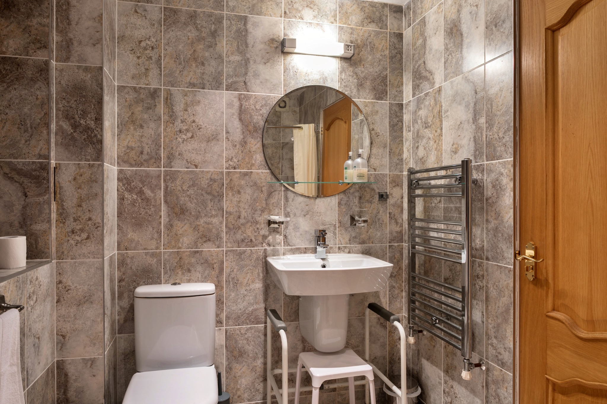 Cob Barn, Great Houndbeare Farm - Bathroom