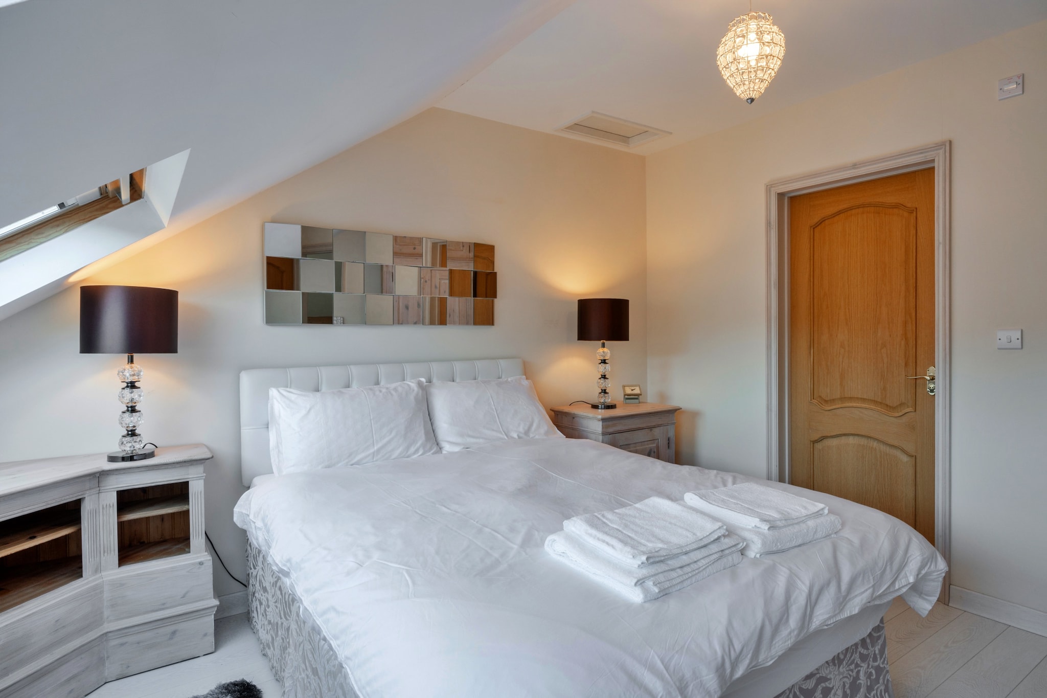 Cob Barn, Great Houndbeare Farm - Bedroom