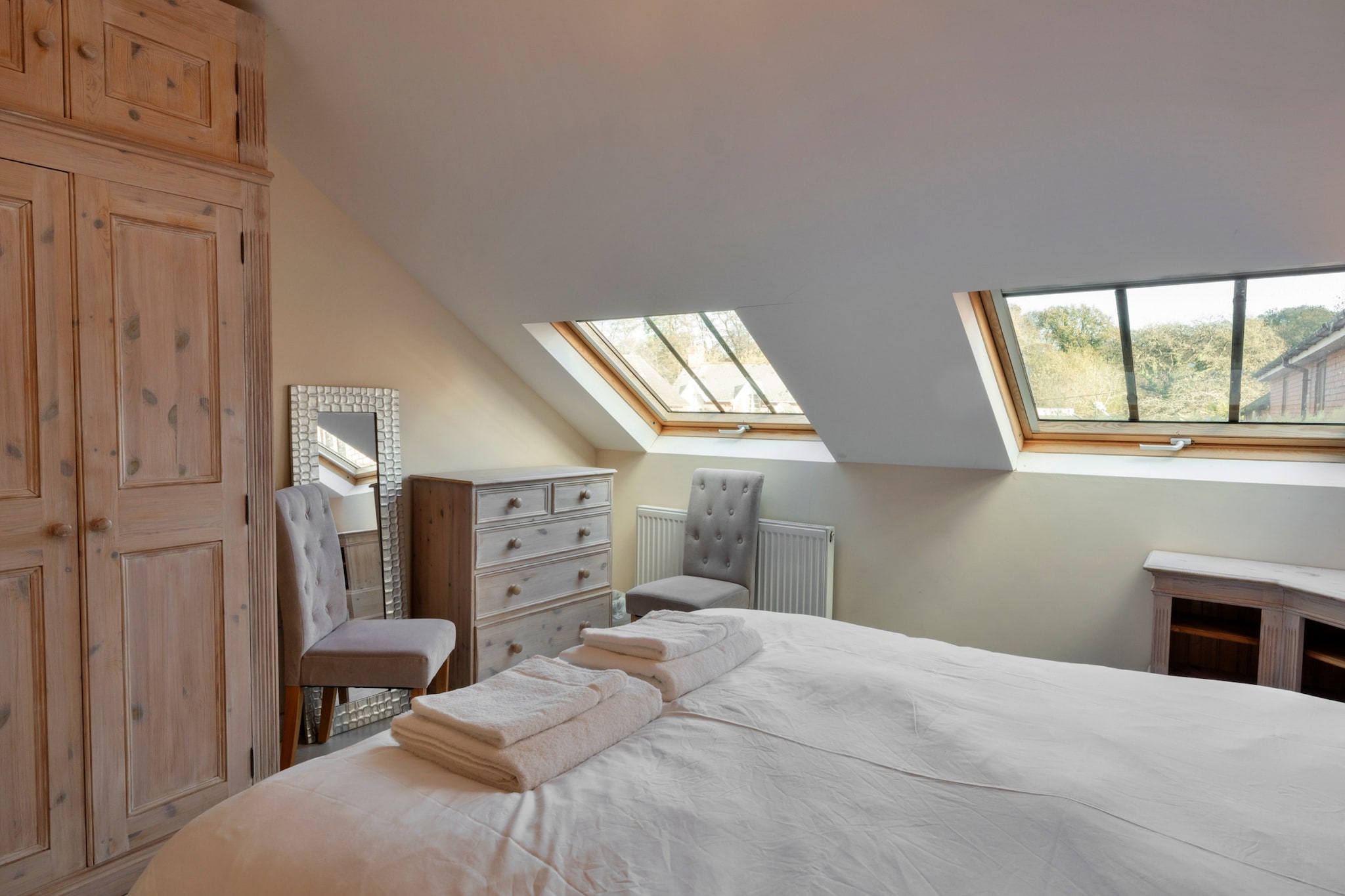 Cob Barn, Great Houndbeare Farm - Bedroom