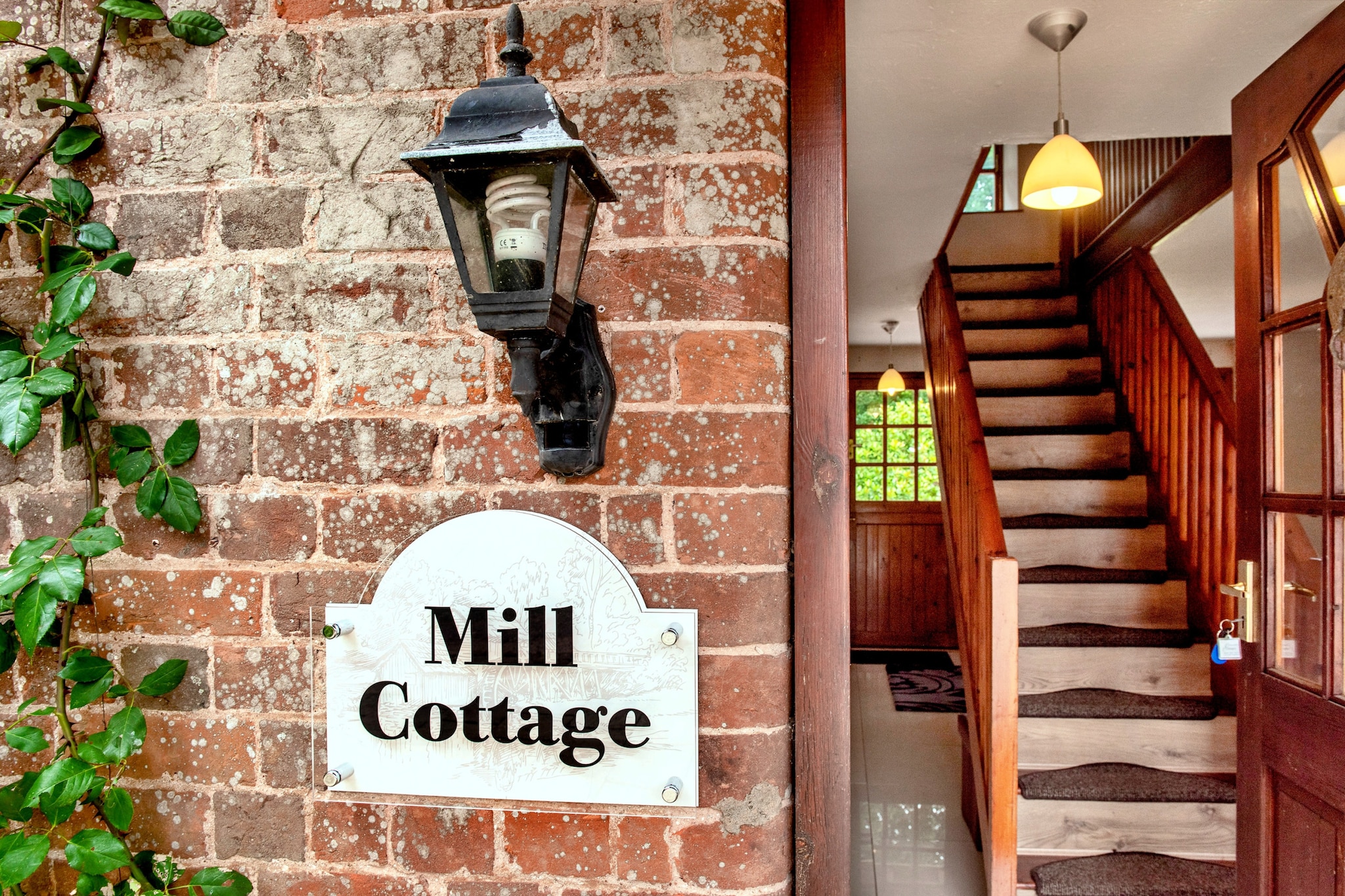 Mill Cottage, Great Houndbeare Farm - Hall & reception