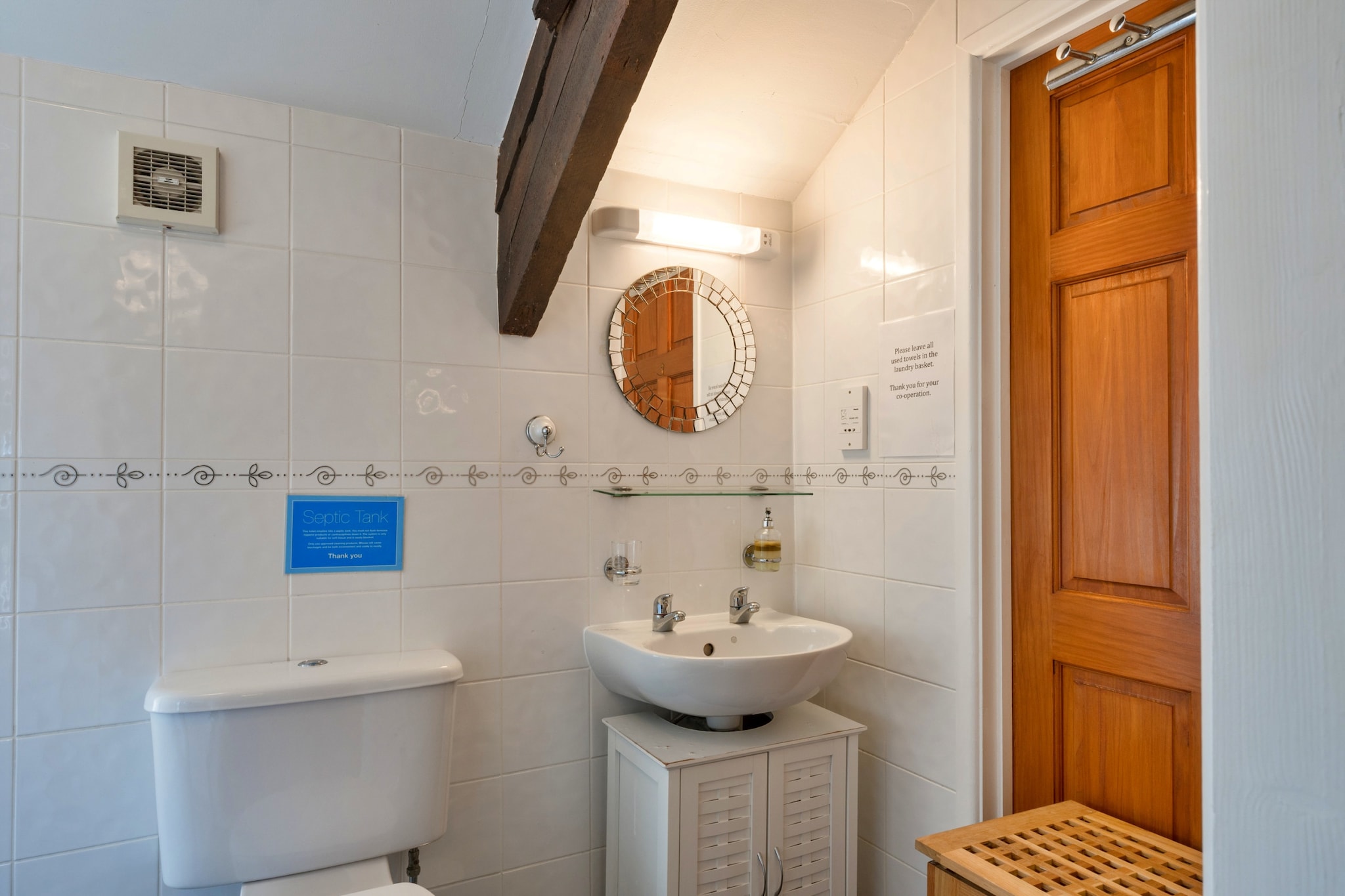 Mill Cottage, Great Houndbeare Farm - Bathroom