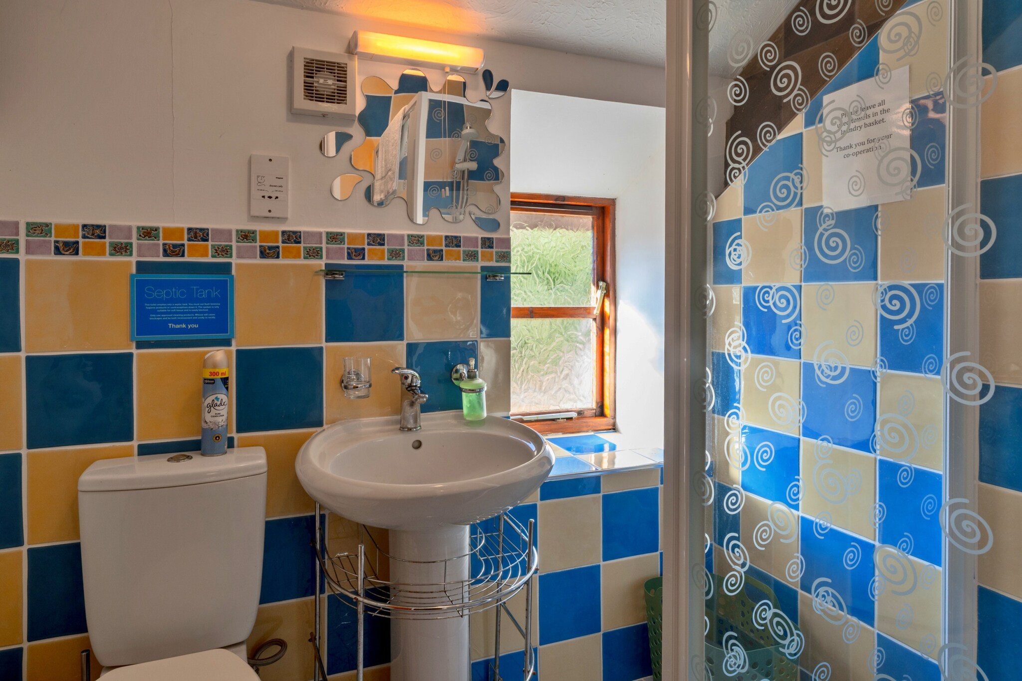 Mill Cottage, Great Houndbeare Farm - Bathroom