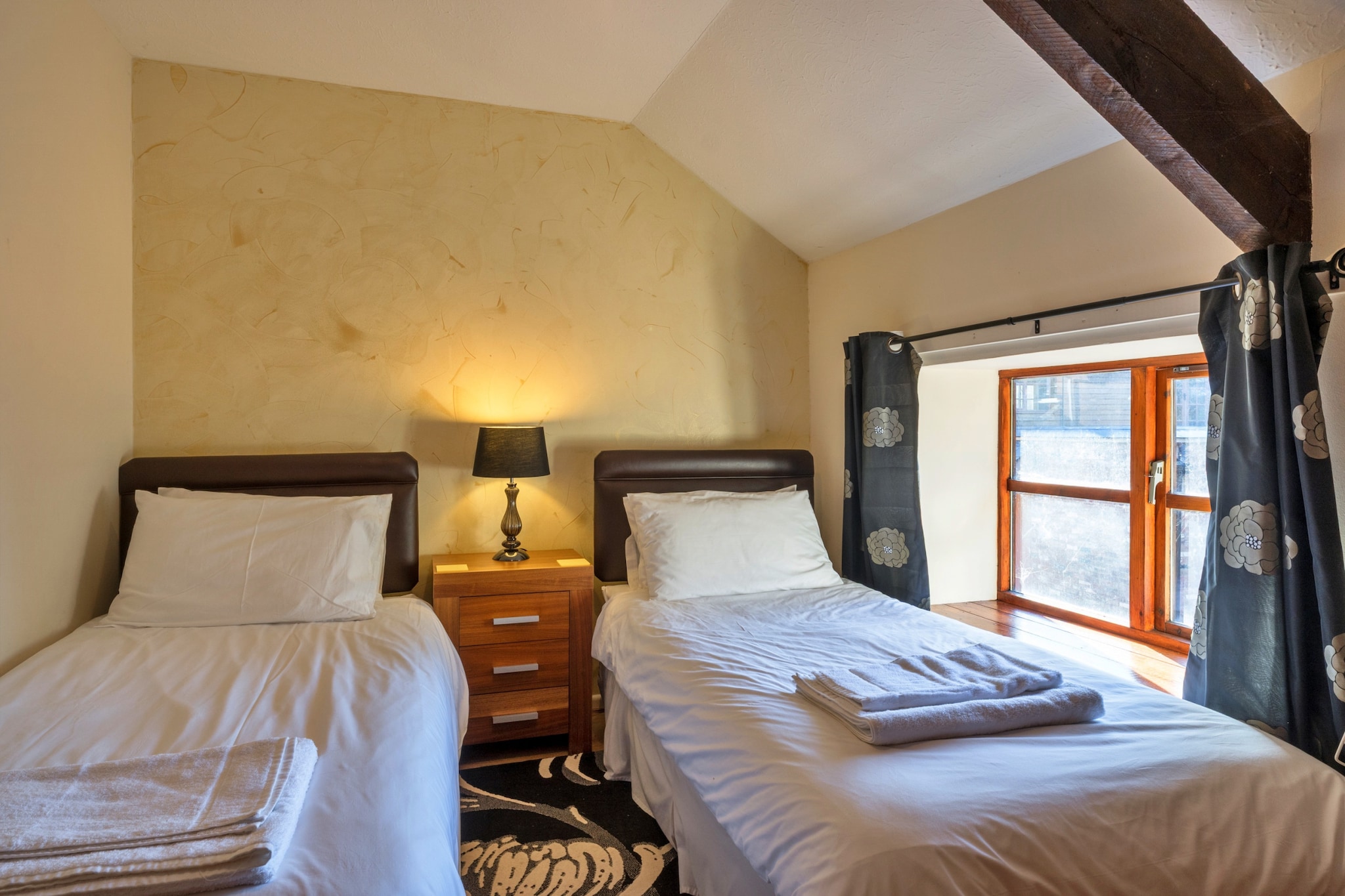 Mill Cottage, Great Houndbeare Farm - Bedroom