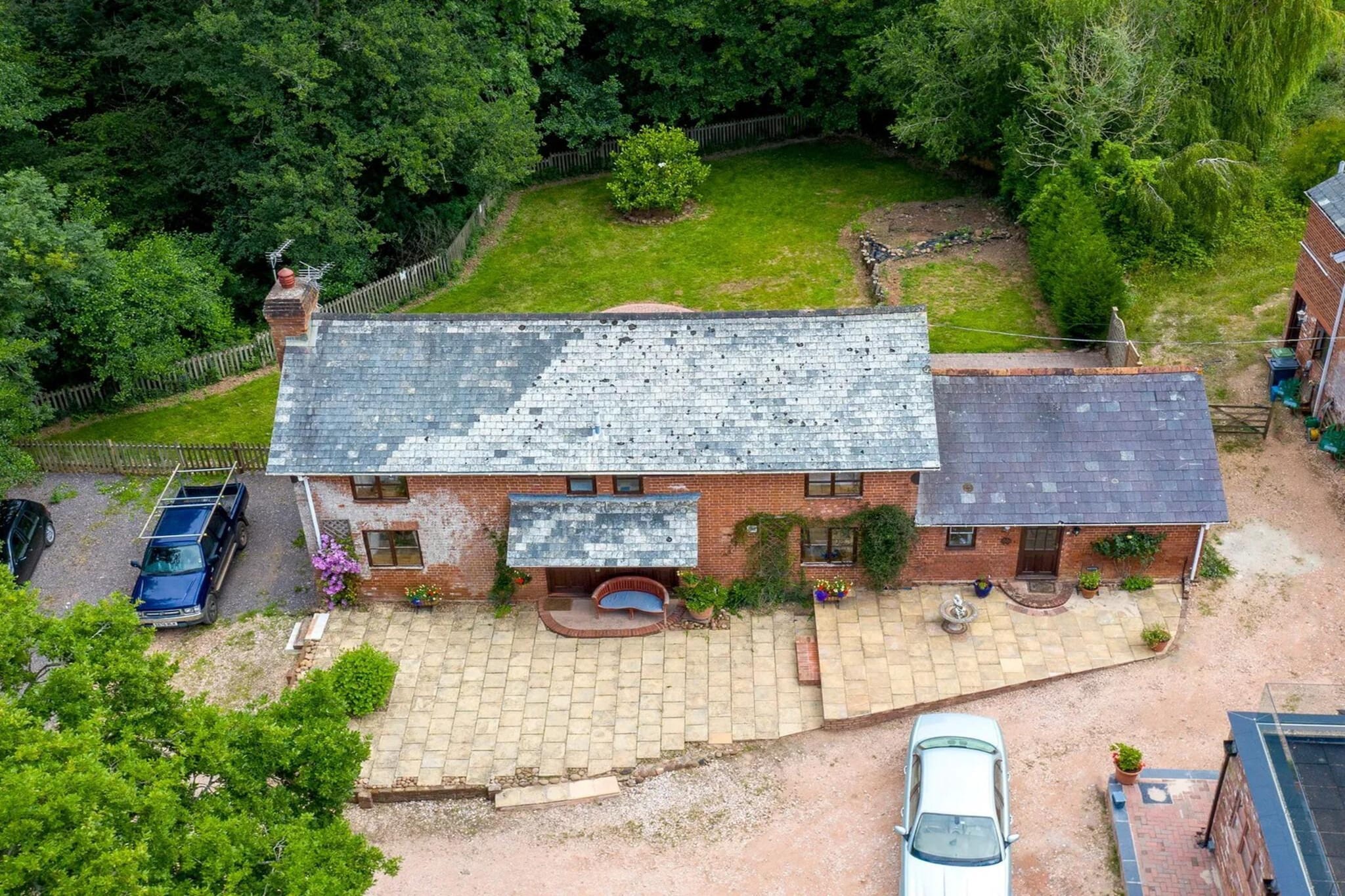 Mill Cottage, Great Houndbeare Farm - Exterior in summer