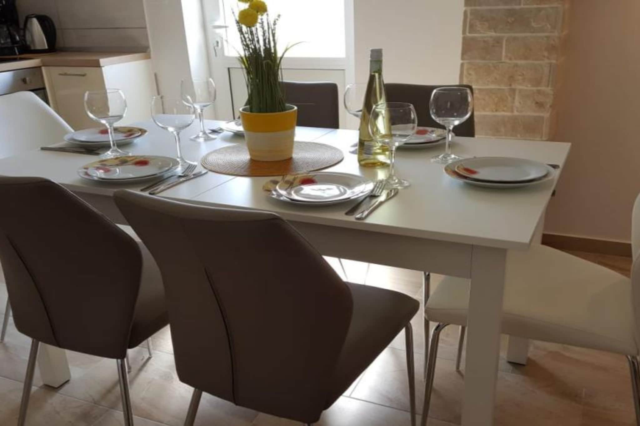 Apartments Tomislav - Two Bedroom Apartment with Terrace and Sea View - Dining room