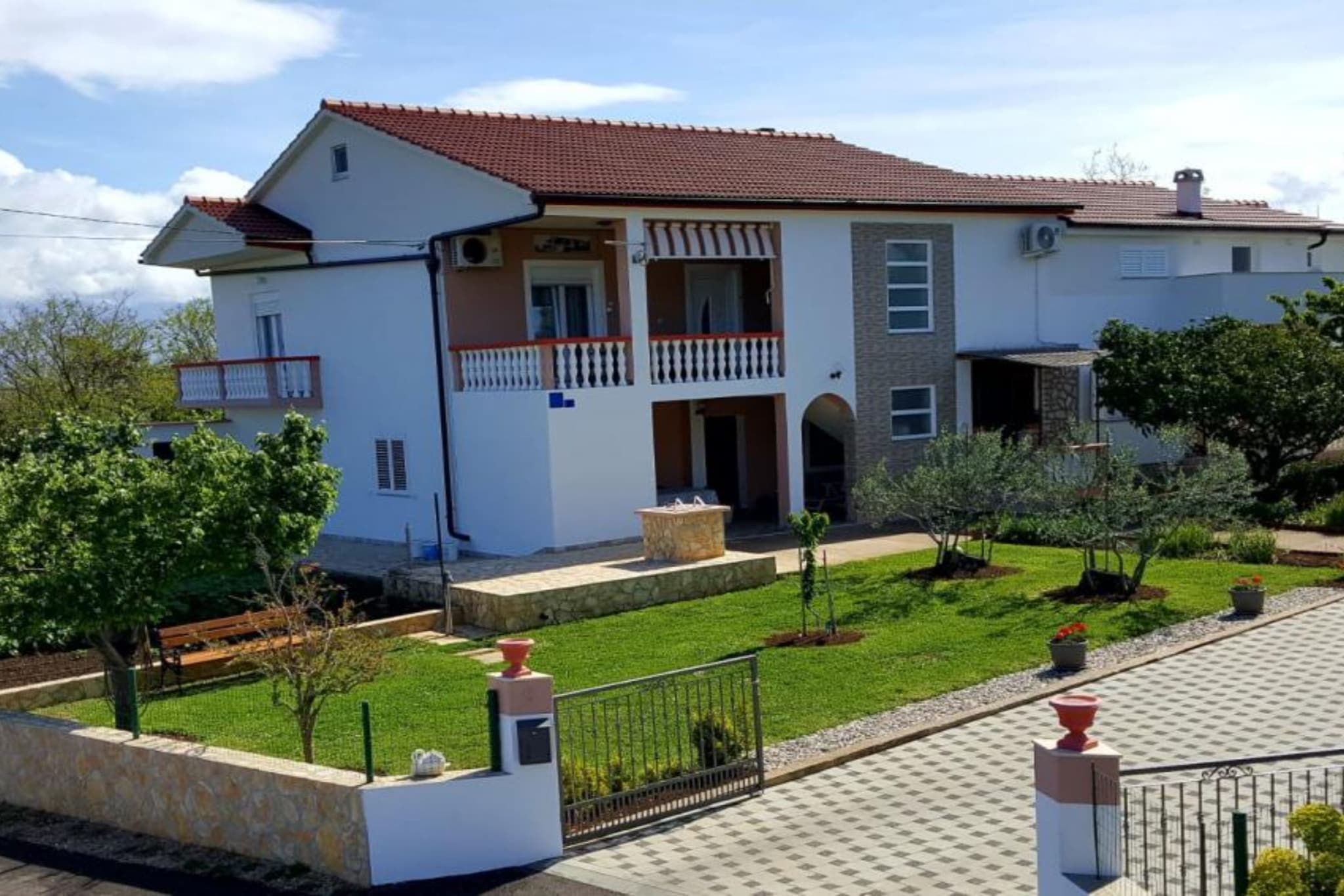 Apartments Tomislav - Superior Two Bedroom Apartment with Terrace and Sea View - Buitenlucht