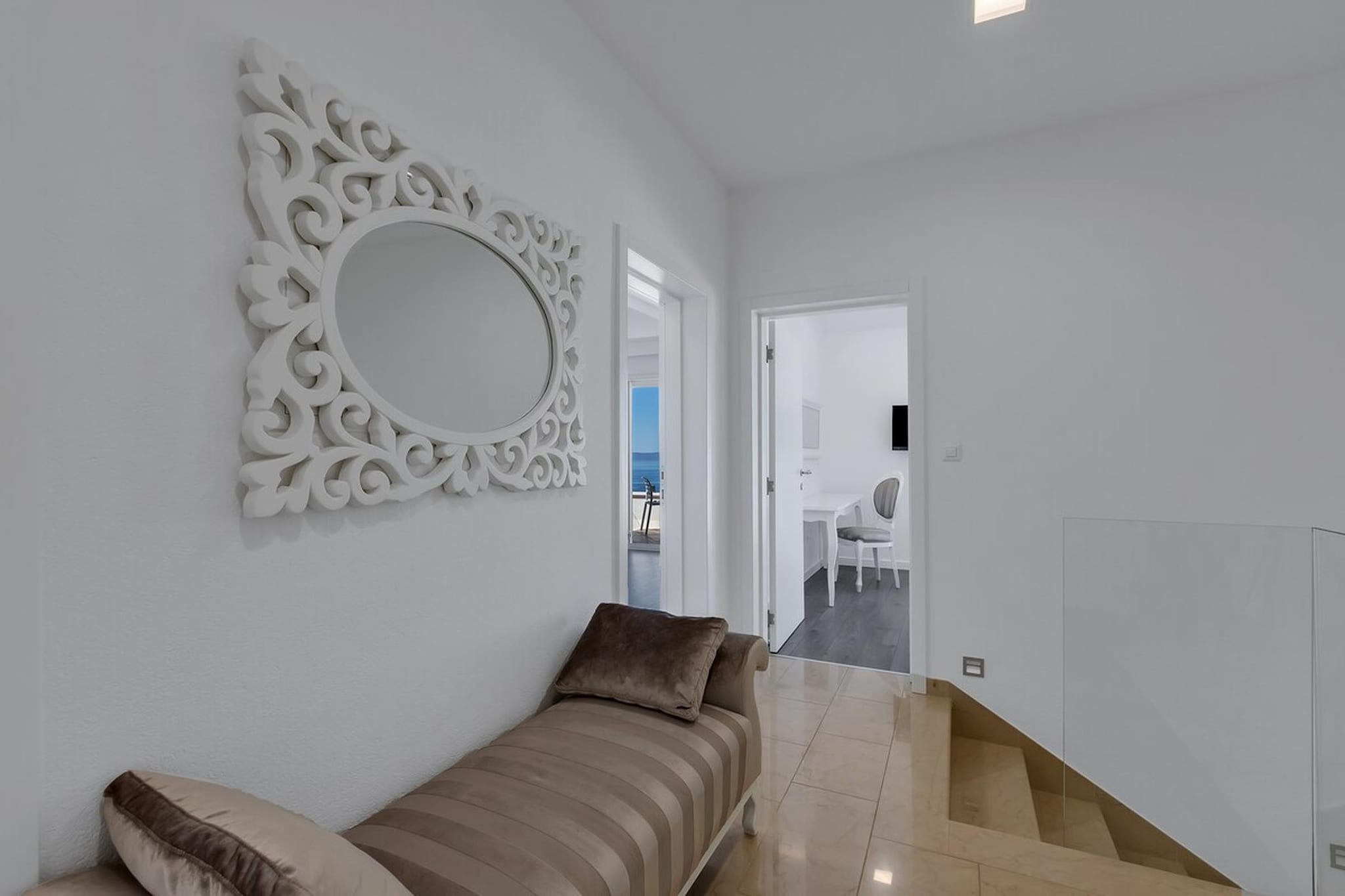 VILLA PRESTIGE-Overloop