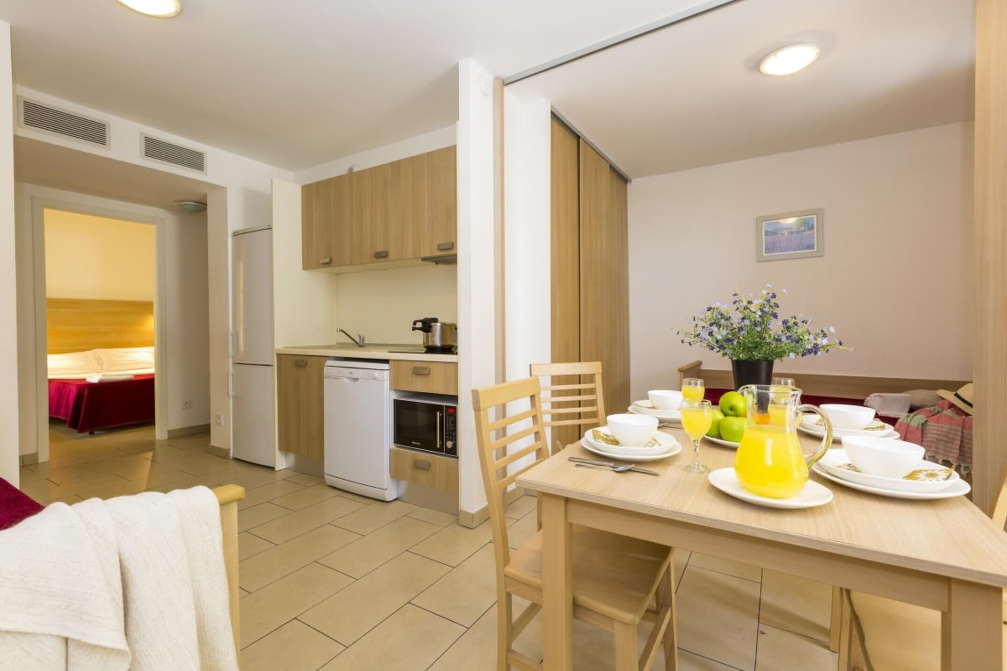 Les Voiles Blanches/Bilo/4-Esszimmer