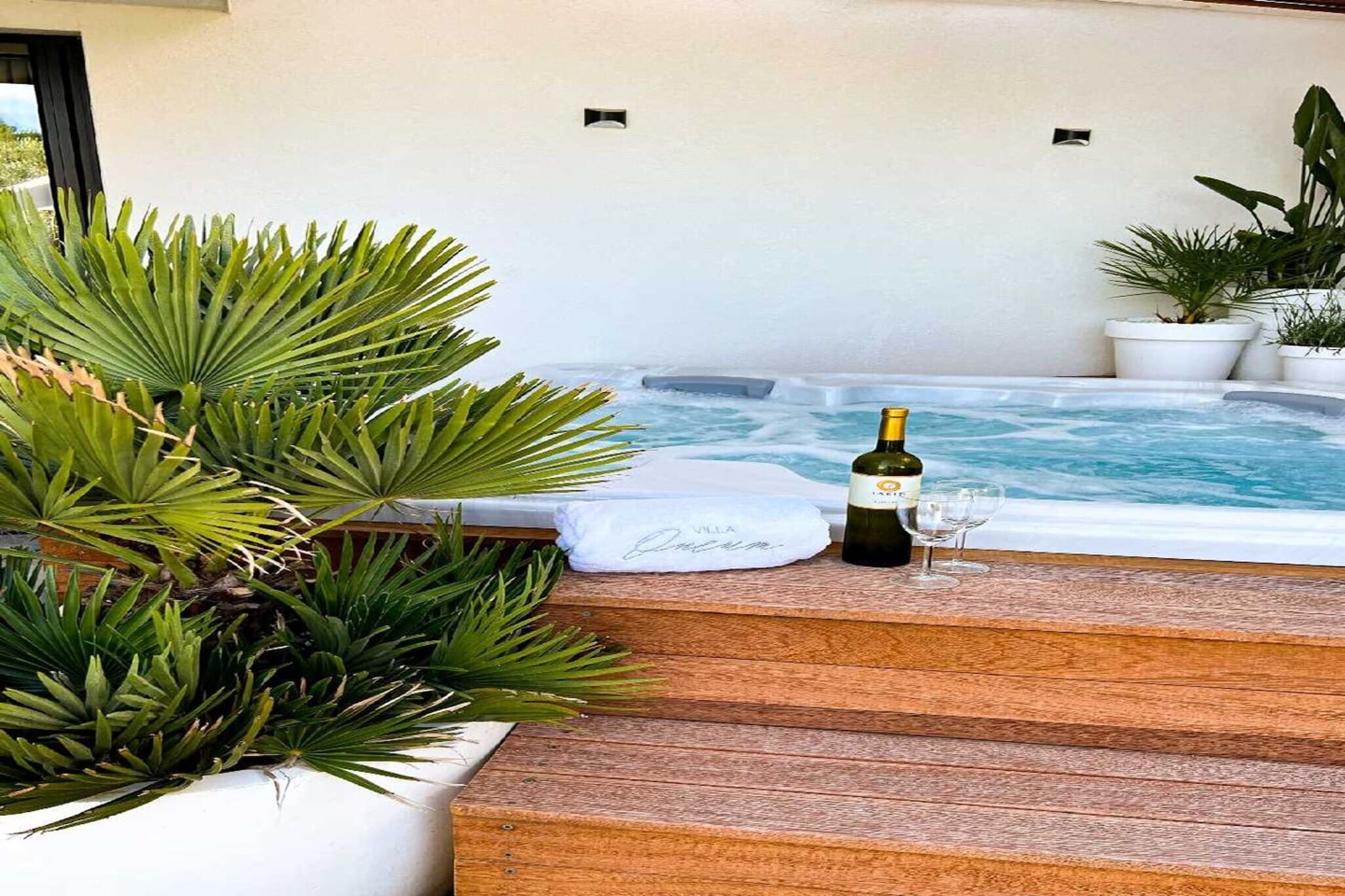 Villa Oneum – APT Mare-Zwembad