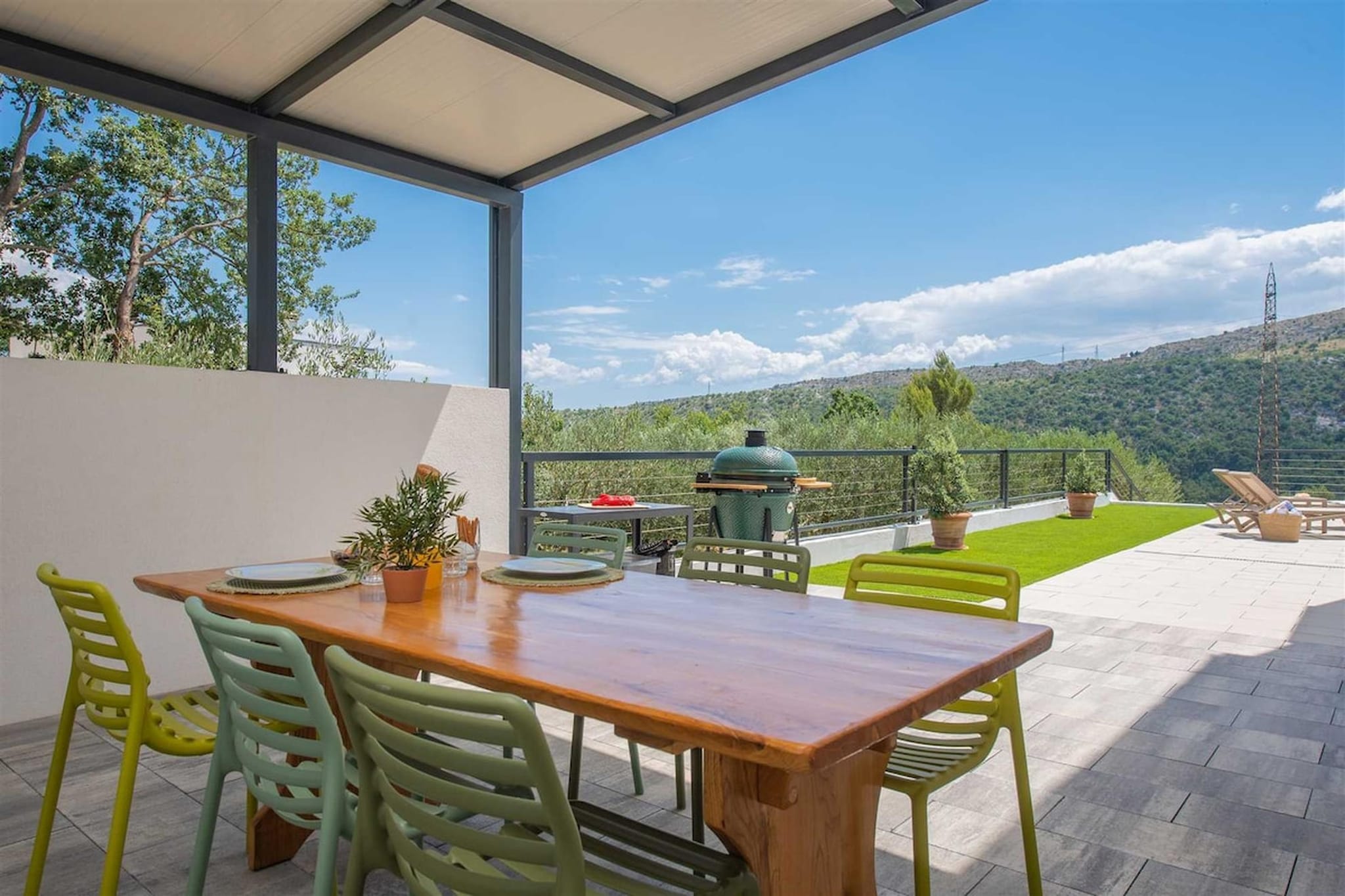 Villa Nacle-Terrasse/Balkon