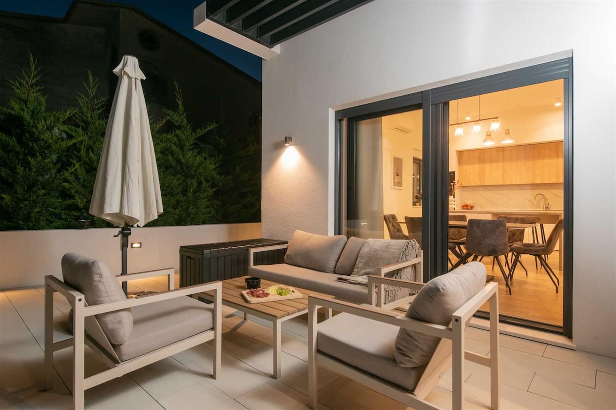 Villa Nacle-Terrasse/Balkon