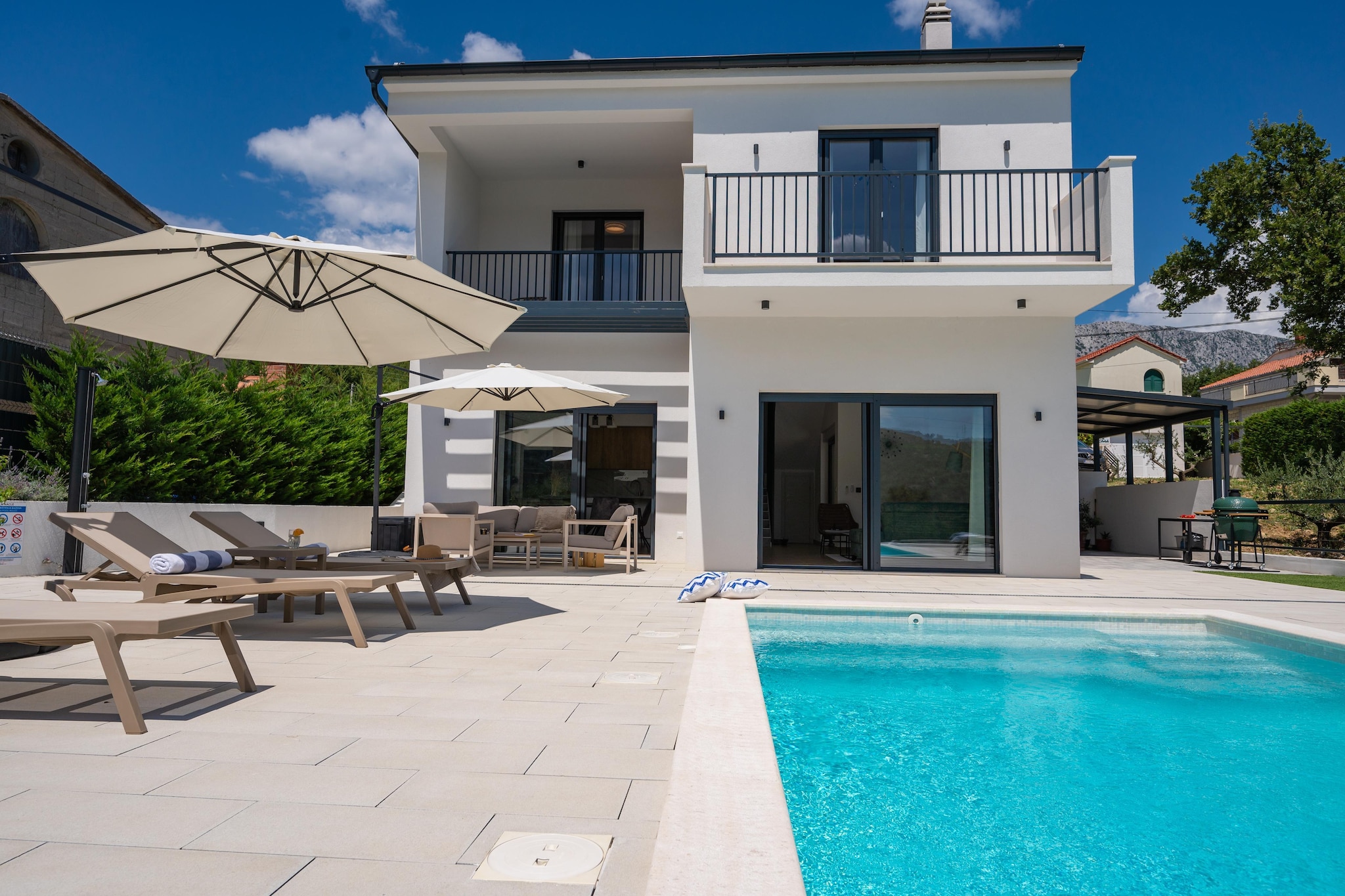 Relaxed Family Villa in Naklice
