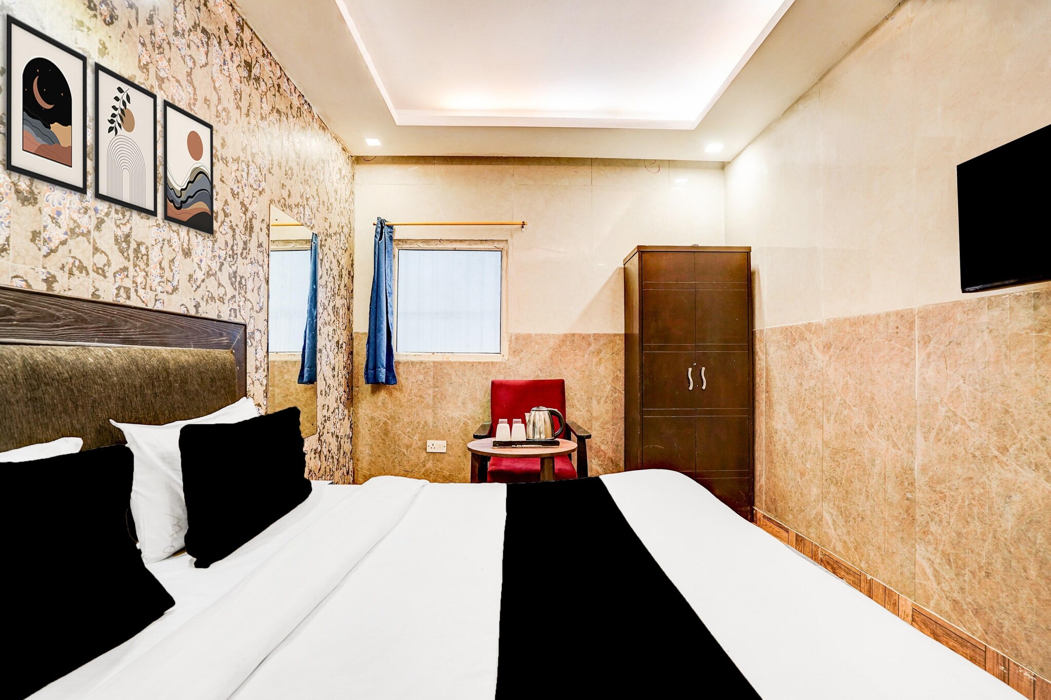 Unmarried couples are warmly welcome at this property.
Guests with local ID proof are warmly welcome.
Complimentary early check-in – Subject to availability.