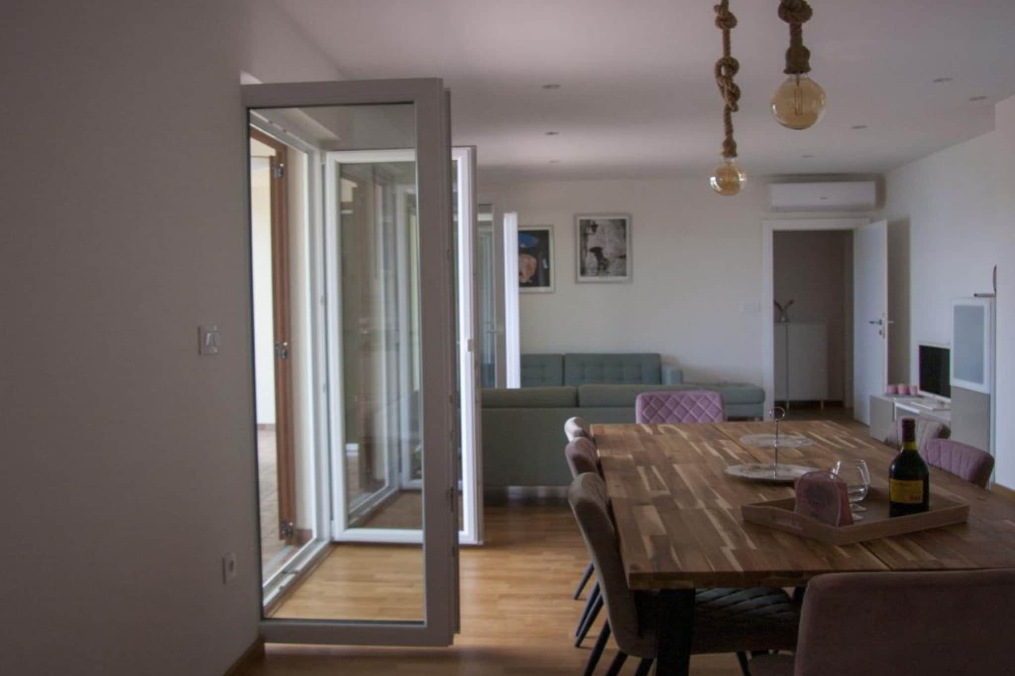 Casa Bel Mare - Three Bedroom Holiday Home With Balcony and Sea View