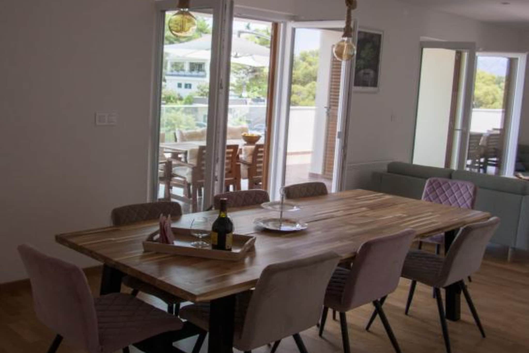 Casa Bel Mare - Three Bedroom Holiday Home With Balcony and Sea View - Dining room