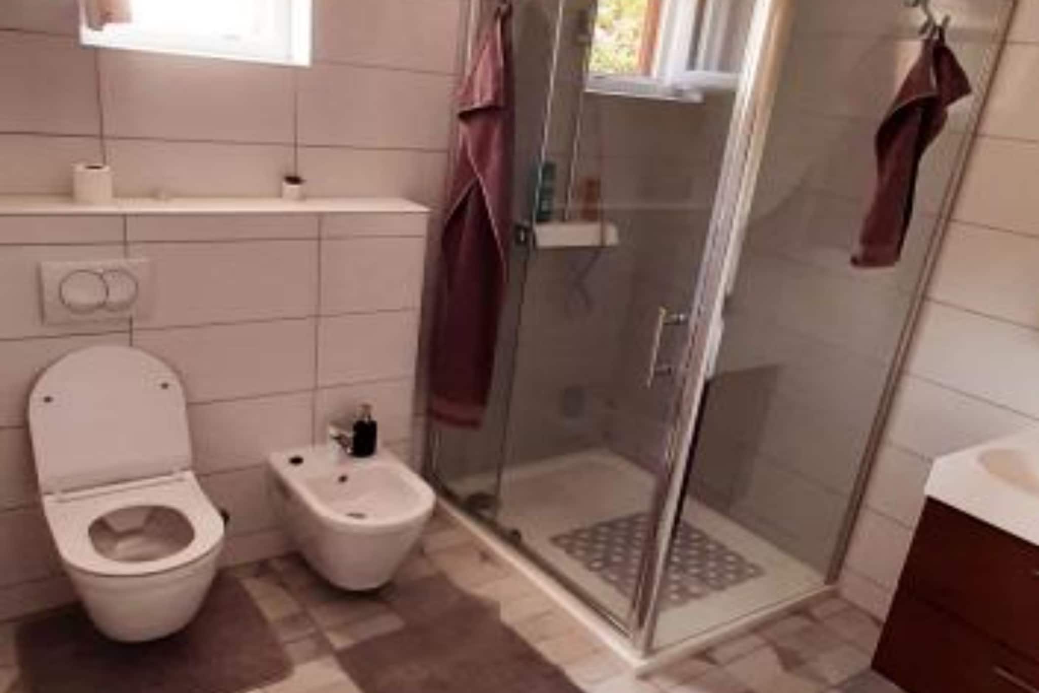 Casa Bel Mare - Three Bedroom Holiday Home With Balcony and Sea View - Bathroom
