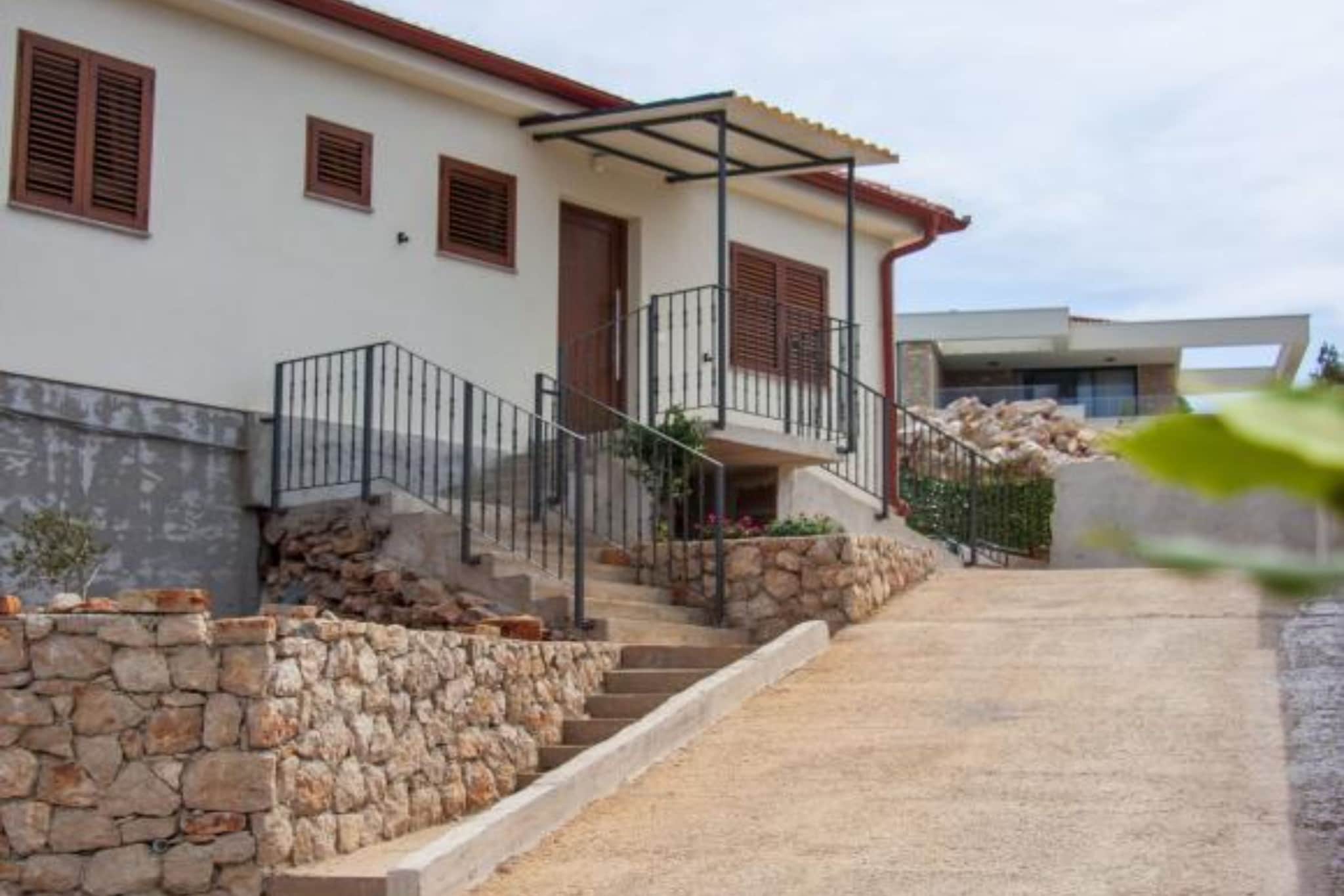 Casa Bel Mare - Three Bedroom Holiday Home With Balcony and Sea View