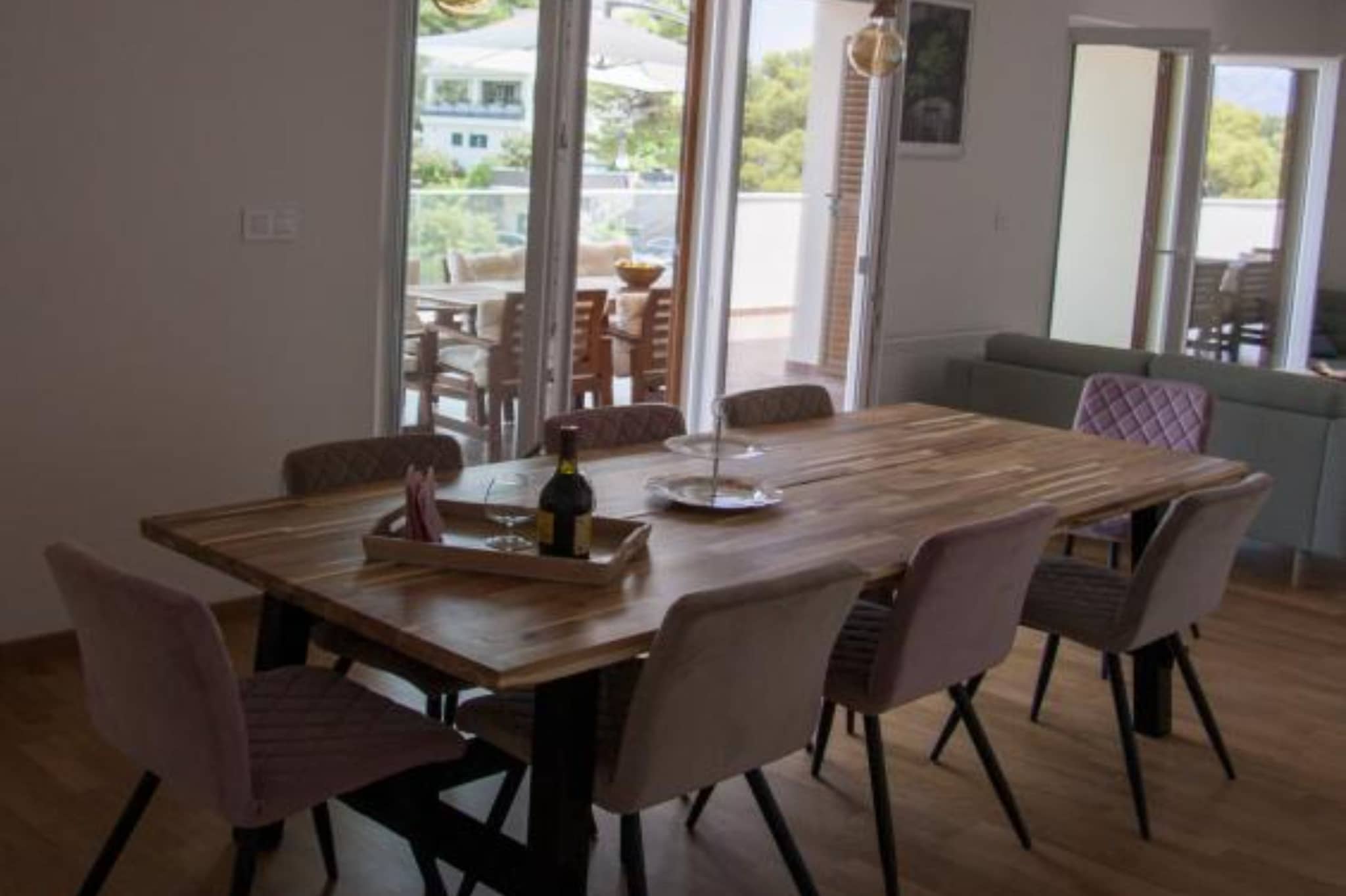 Casa Bel Mare - Three Bedroom Holiday Home With Balcony and Sea View - Dining room