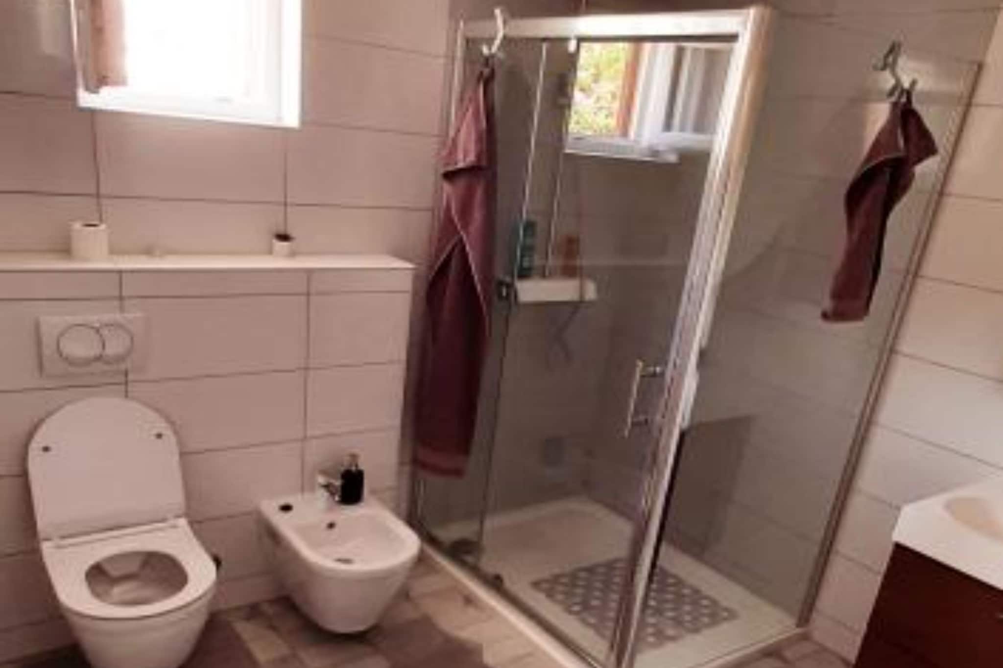 Casa Bel Mare - Three Bedroom Holiday Home With Balcony and Sea View - Bathroom