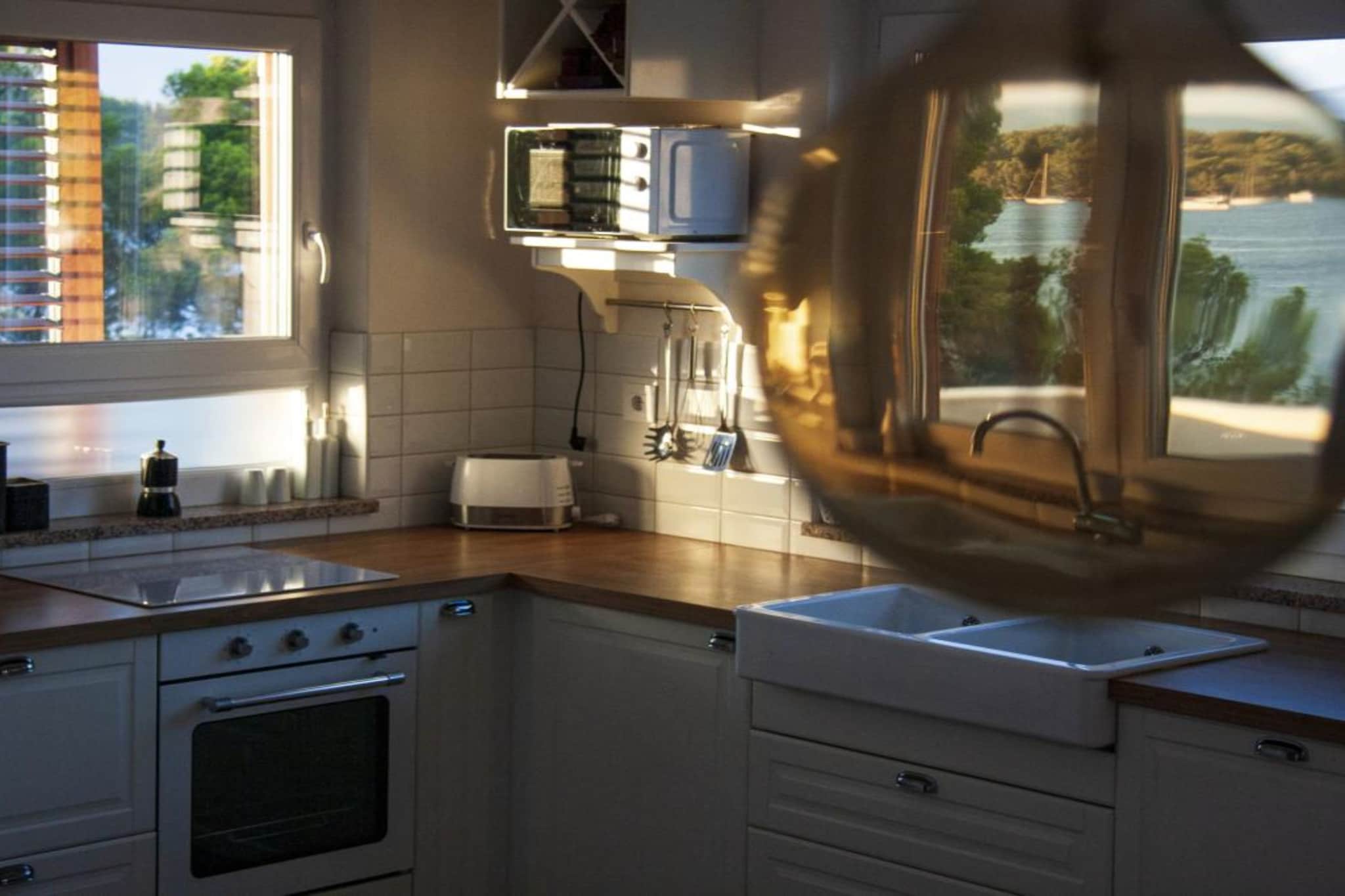 Casa Bel Mare - Three Bedroom Holiday Home With Balcony and Sea View - Kitchen
