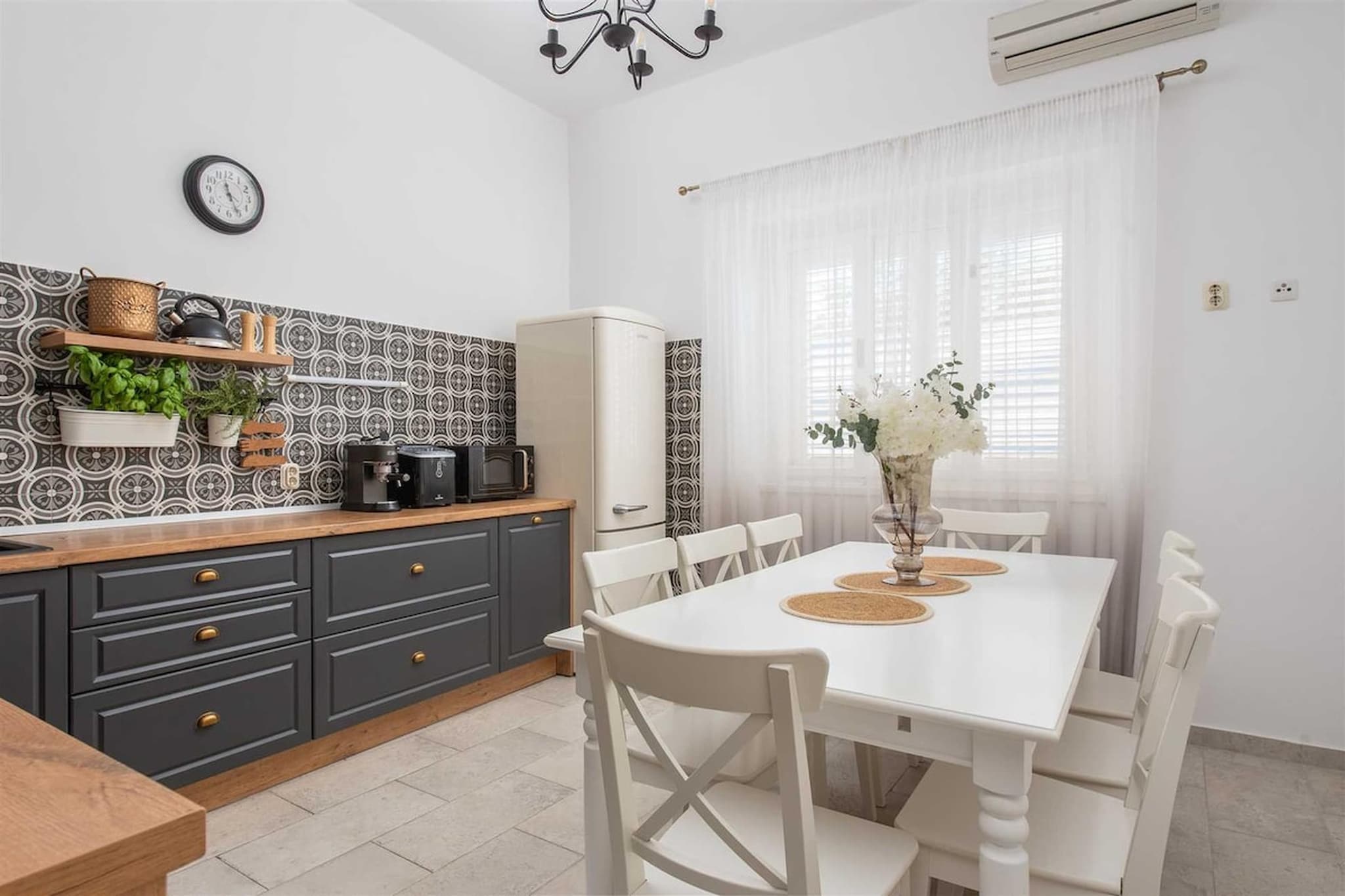 Villa AdriaStone-Salle à manger