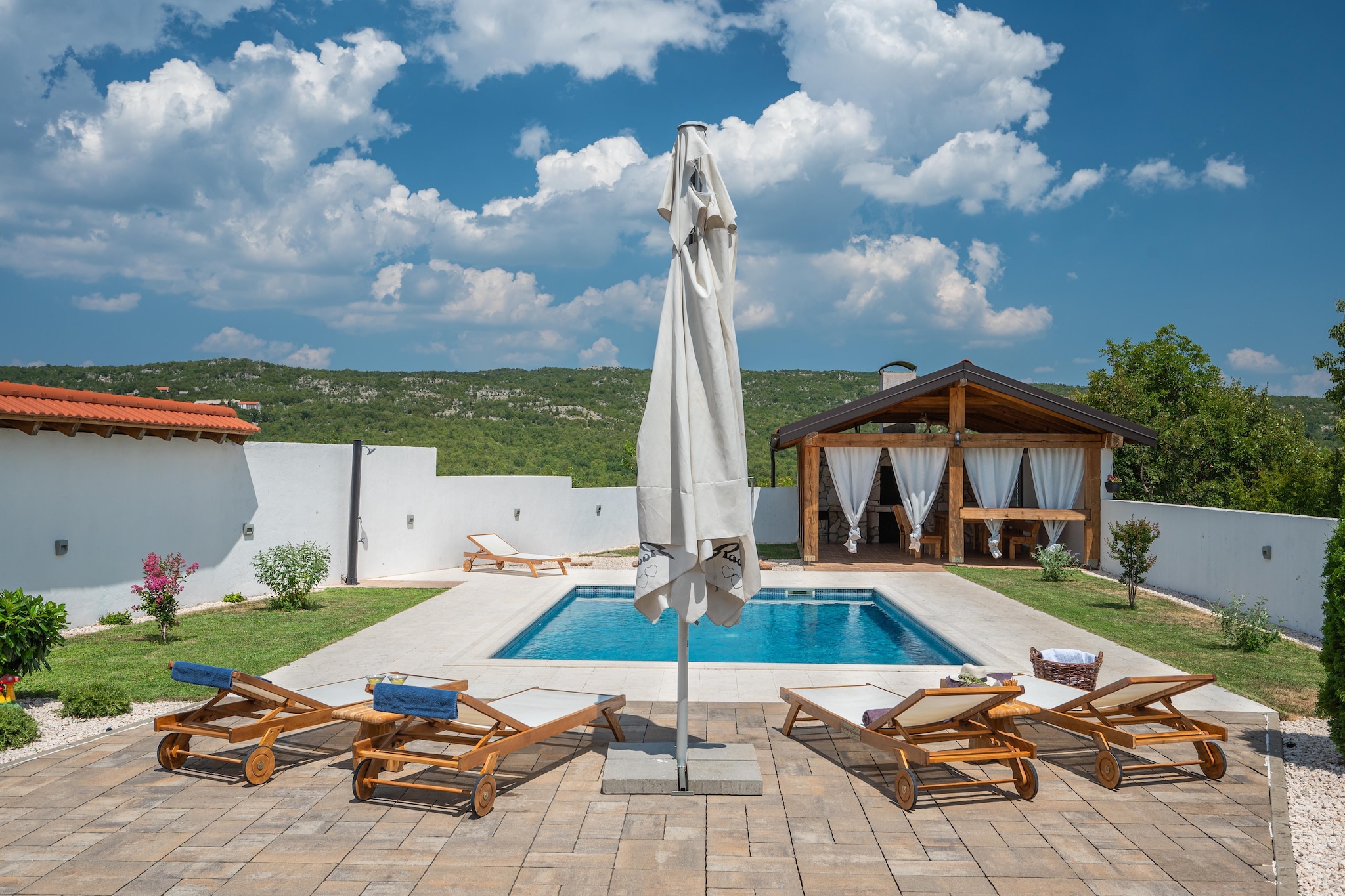 Cozy Mountain Villa for 10 in Slivno