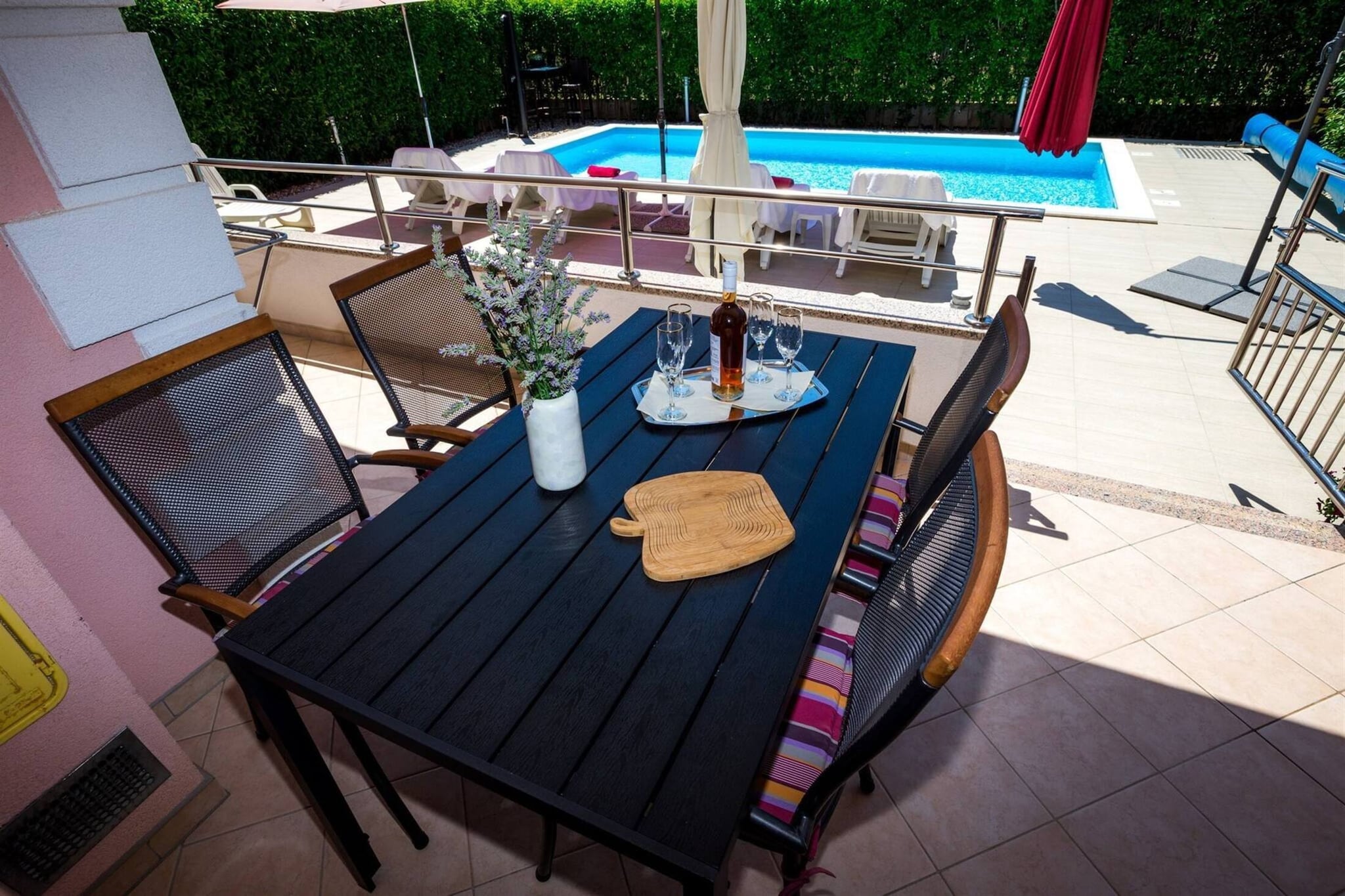 Apartment ViGo with private pool-Terrasbalkon