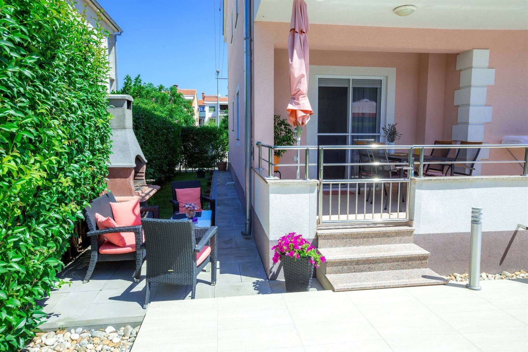 Apartment ViGo with private pool-Terrasbalkon