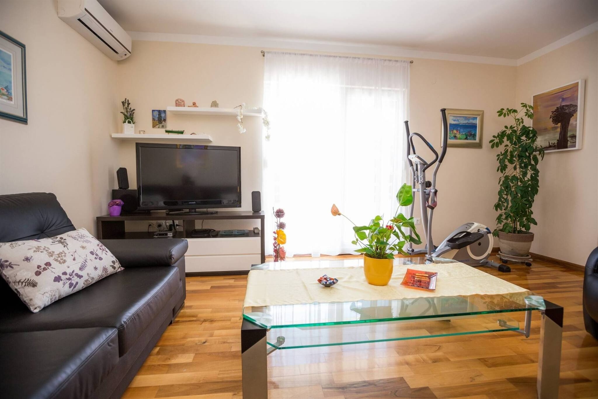 Apartment ViGo with private pool-Woonkamer