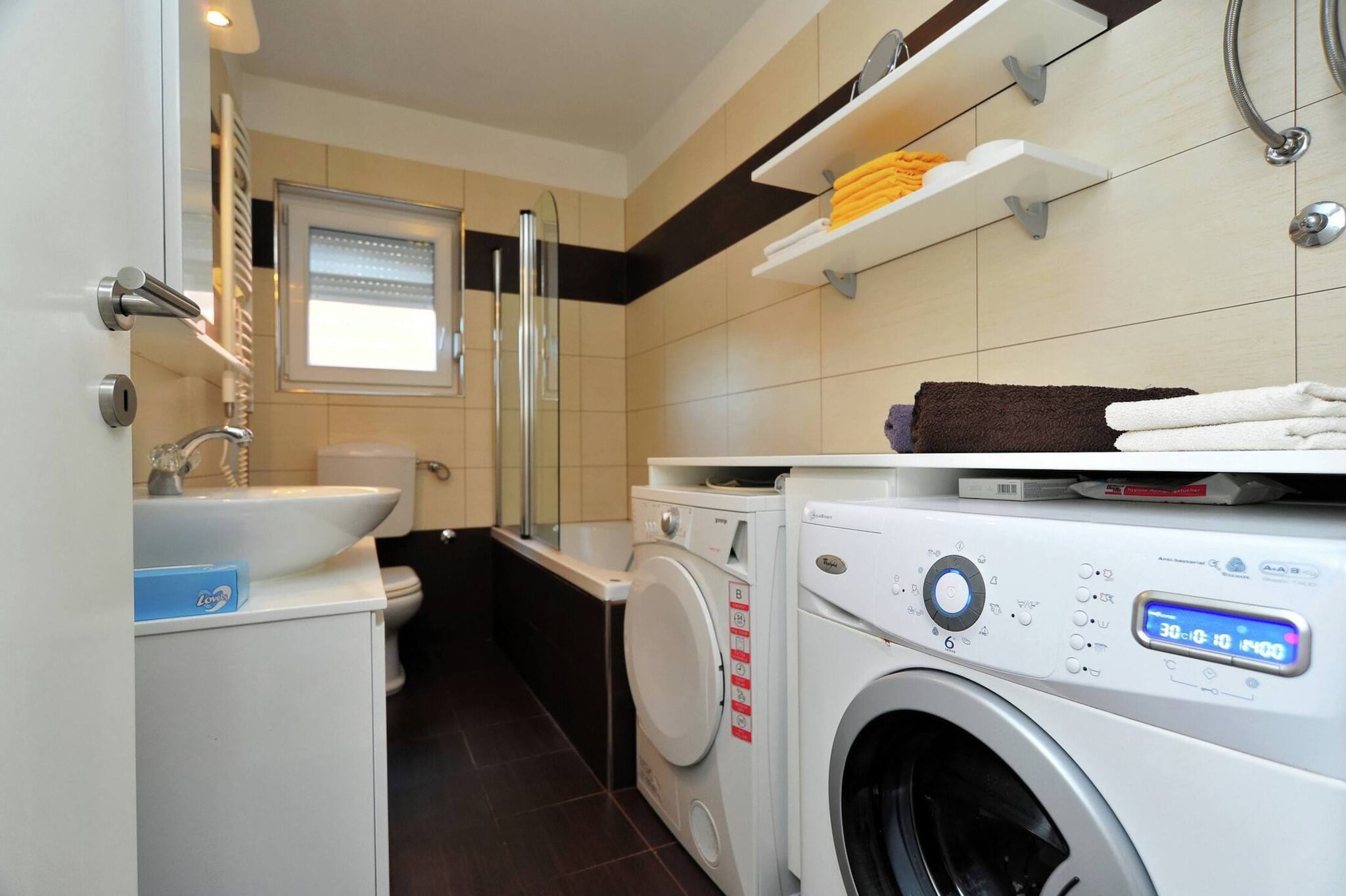 Apartment ViGo with private pool-Badkamer