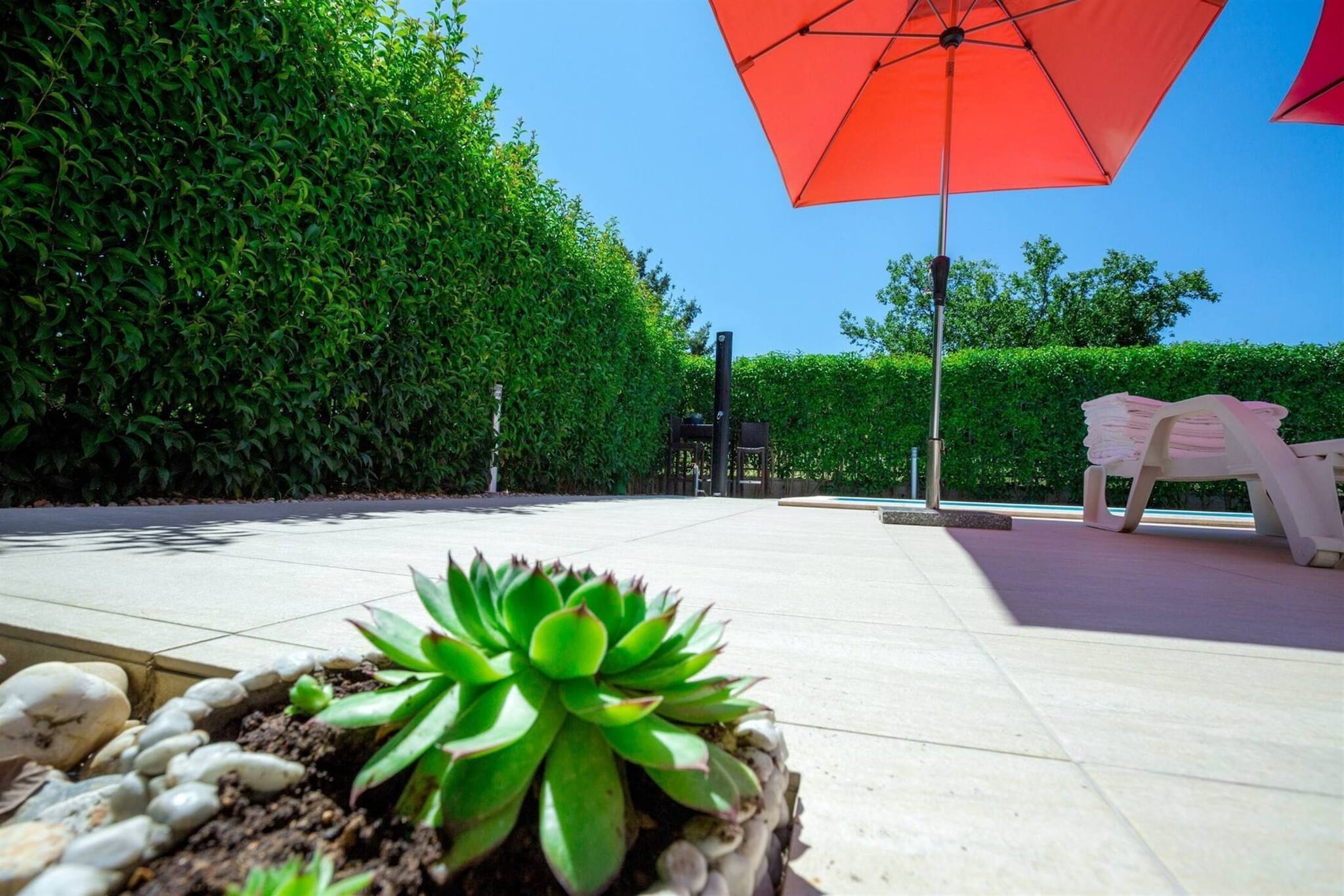 Apartment ViGo with private pool-Terrasbalkon