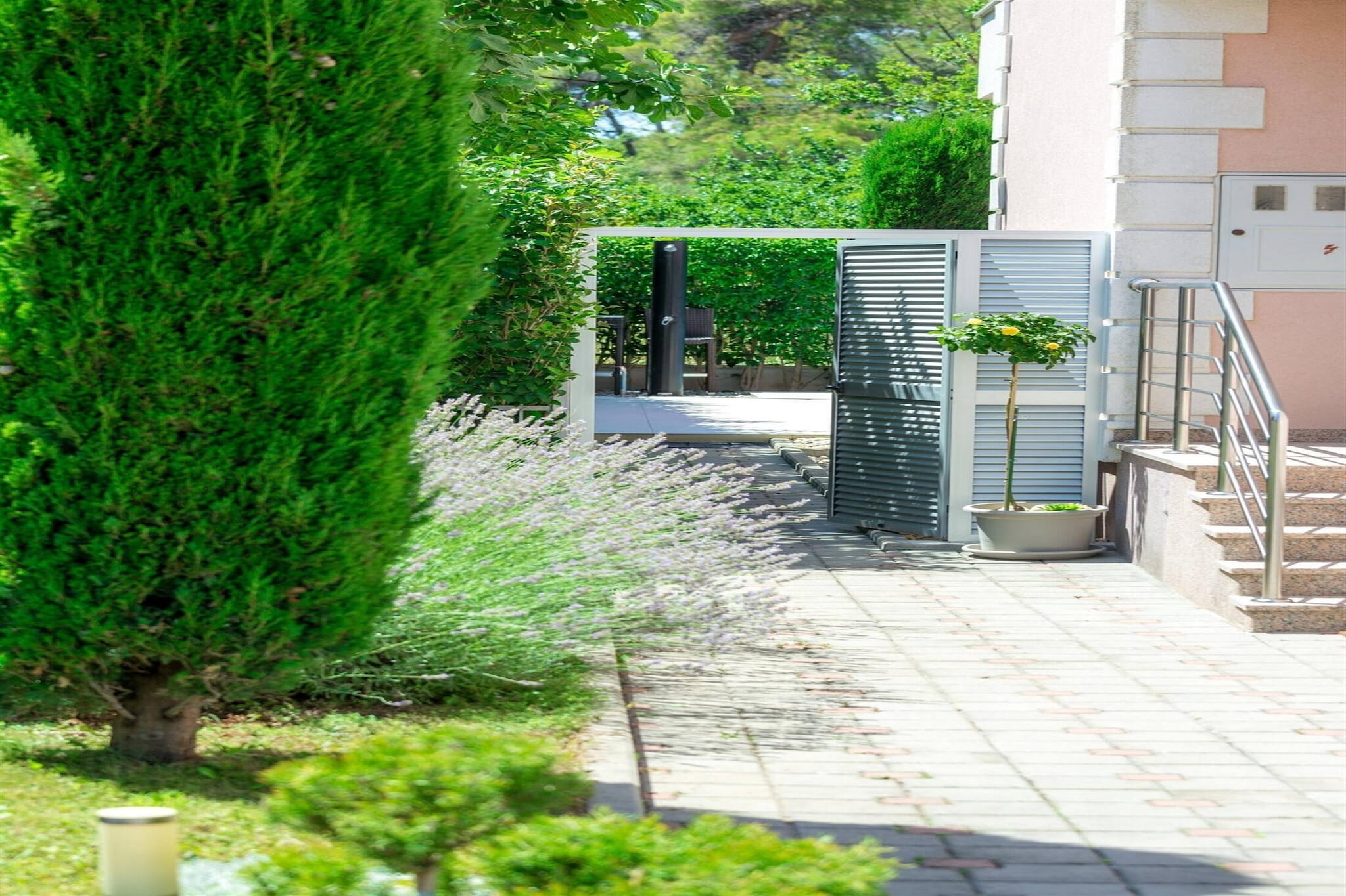 Apartment ViGo with private pool-Terrasbalkon