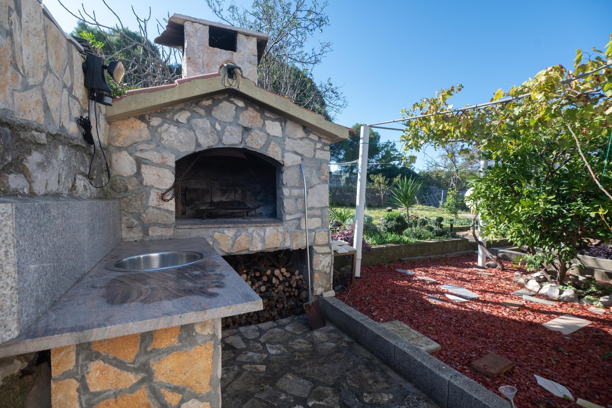 Holiday home Antonela-Terrasbalkon