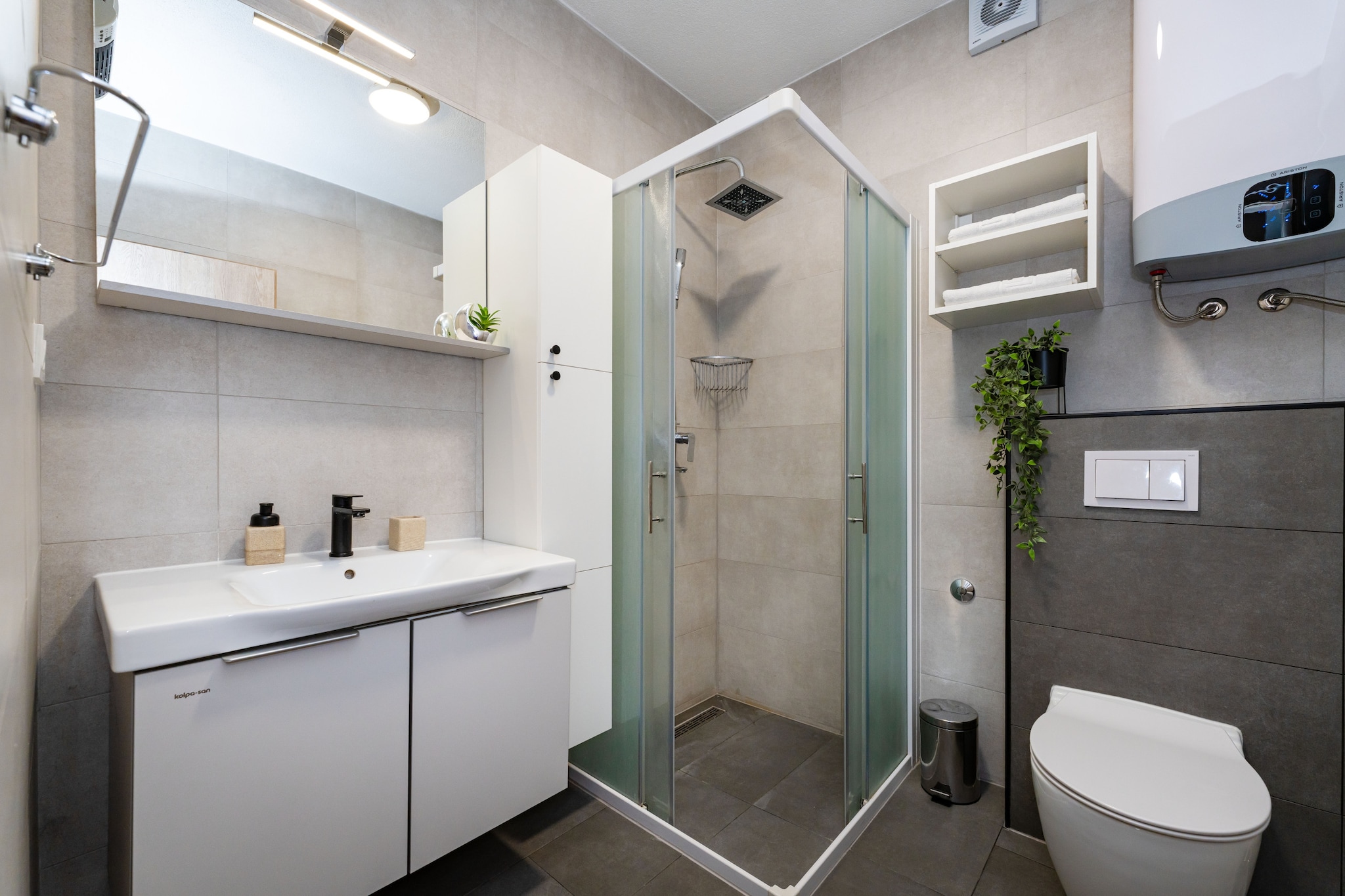 Sea view apartment Klara-Badkamer