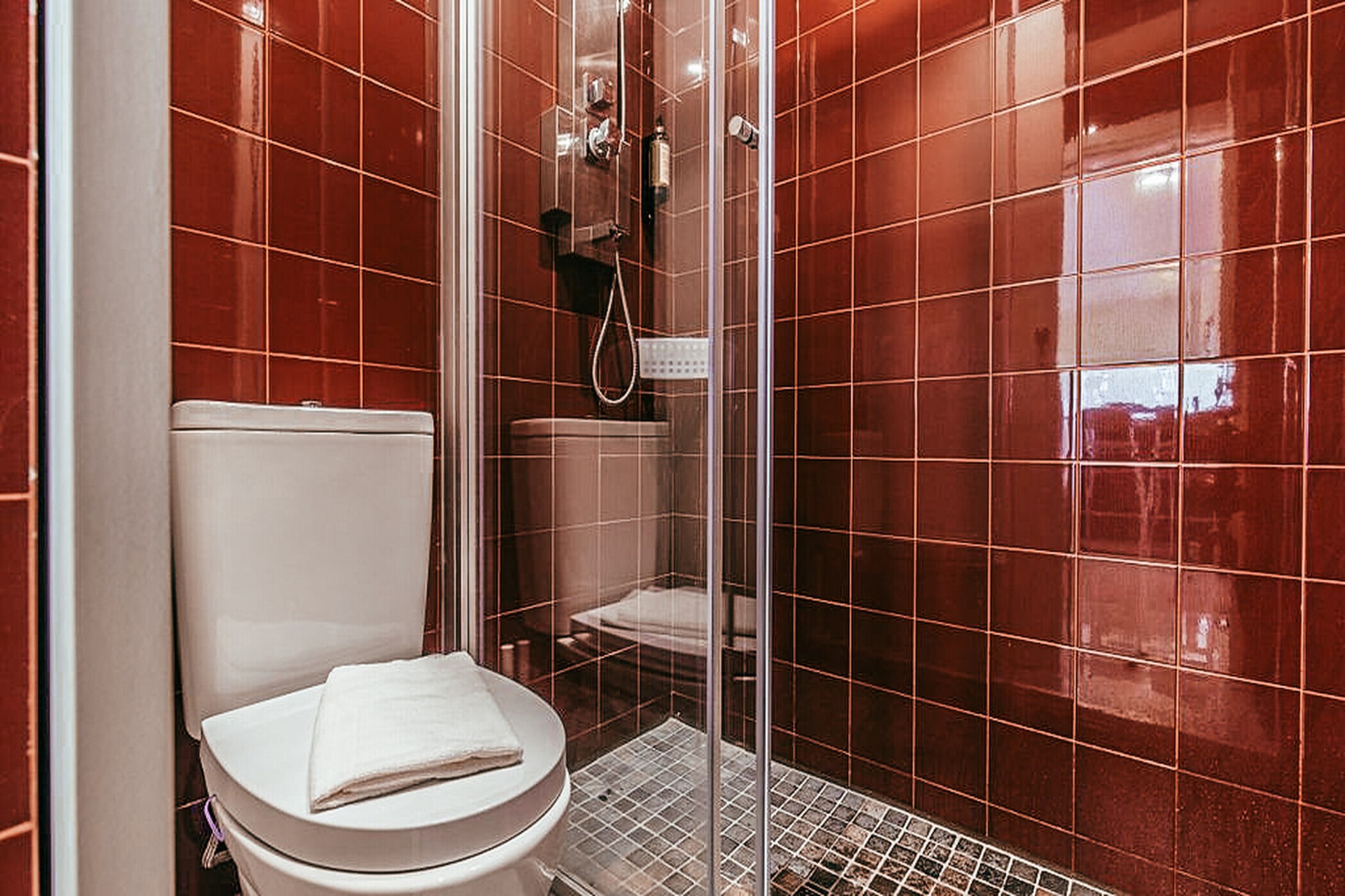 Trendy Apartment River View By Gthouse-Badkamer