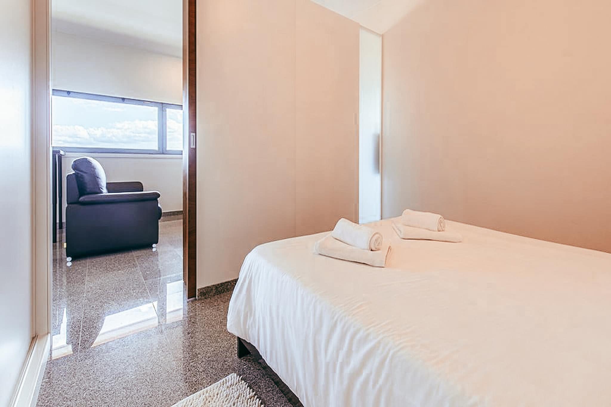 Trendy Apartment River View By Gthouse-Slaapkamer