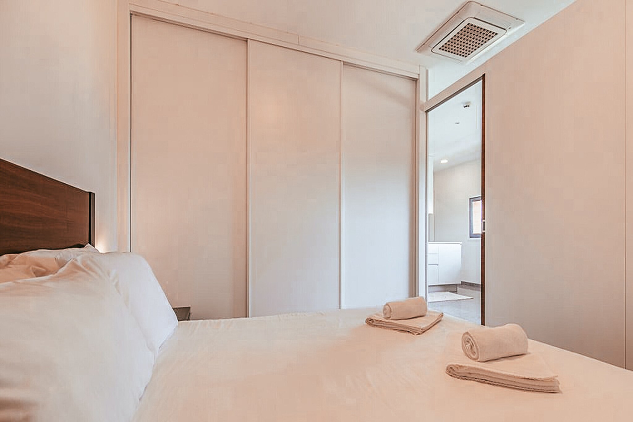 Trendy Apartment River View By Gthouse-Slaapkamer