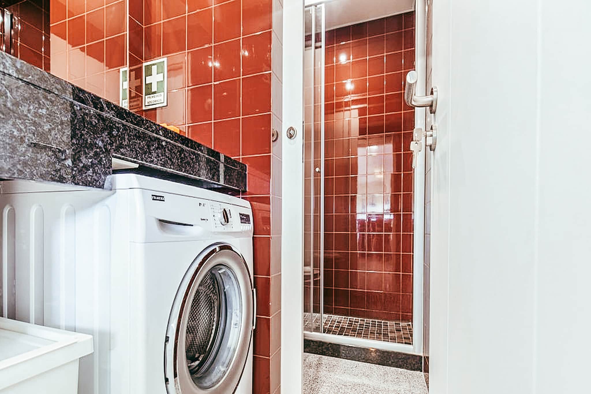 Trendy Apartment River View By Gthouse-Badkamer