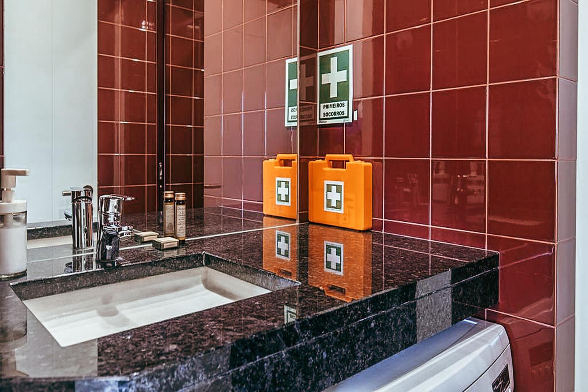 Trendy Apartment River View By Gthouse-Badkamer