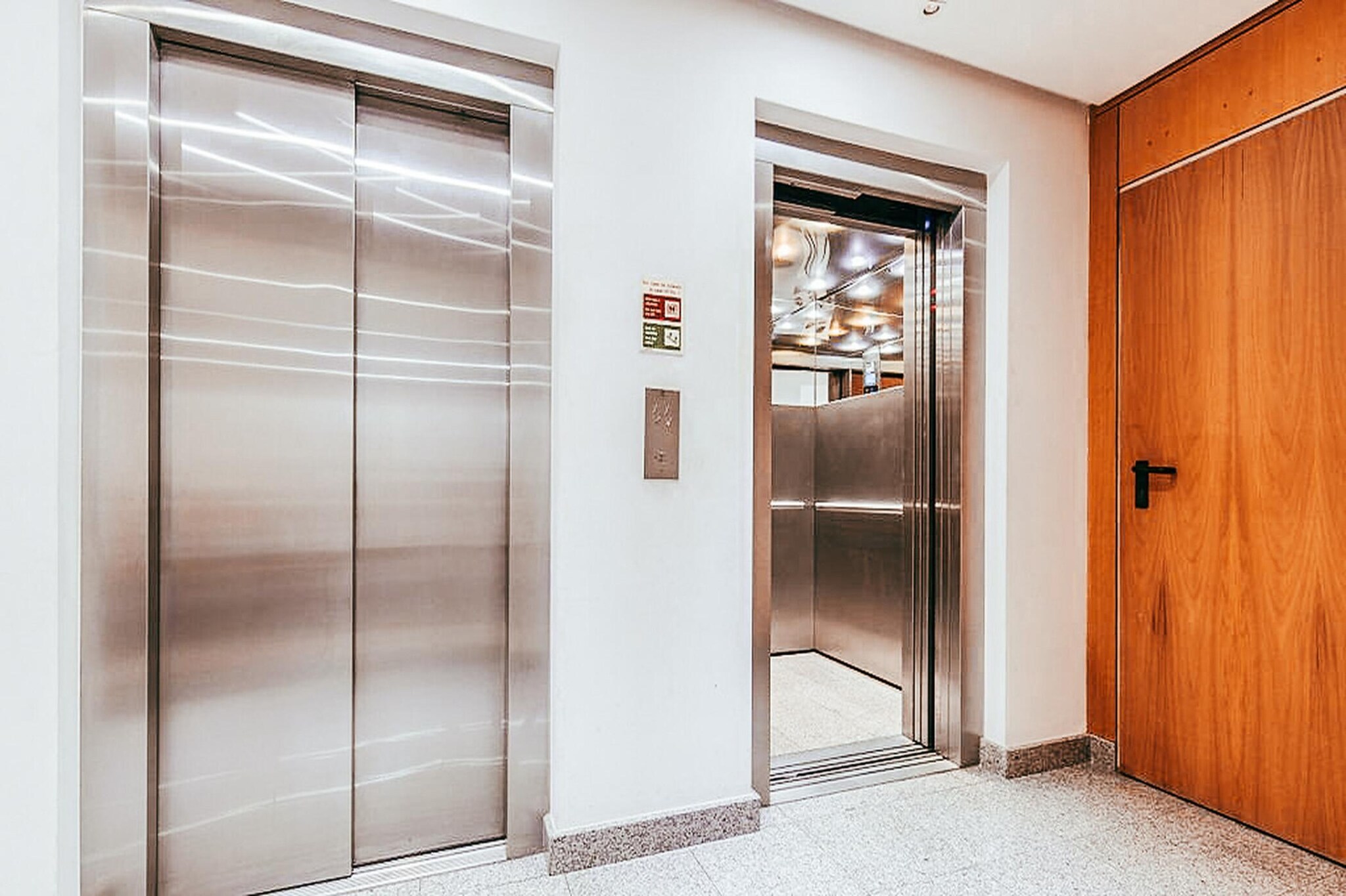 Trendy Apartment River View By Gthouse-Overloop