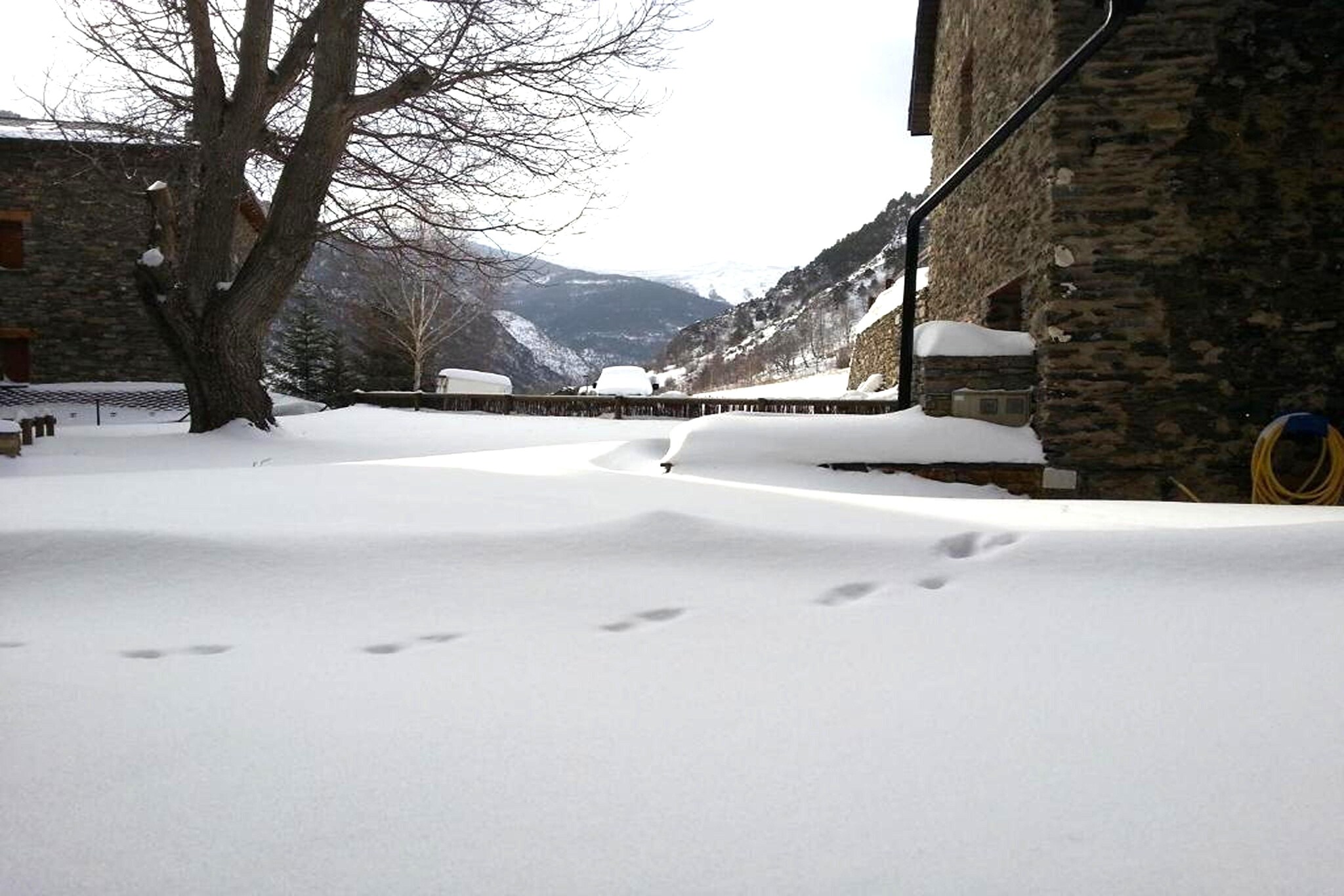 Ground floor: (Entrance(reachable from the outside), open kitchen(hob, electric kettle, toaster, hood, coffee machine, oven, microwave, dishwasher, fridge-freezer, washing machine), Living/diningroom(TV(flatscreen), dining table, fireplace, seating area), bathroom(shower, washbasin, toilet), heating)\n\nOn the 1st floor: (bedroom(double bed(150 x 190 cm)), bedroom(single folding bed(90 x 190 cm), double bed or 2 single beds), bathroom(shower, washbasin, toilet), heating)\n\ngarden doors, terrace, garden(shared with other guests), parking lot(public), swimming pool(shared with other guests, outside, opened from Jun upto and including Aug), ironing board, iron