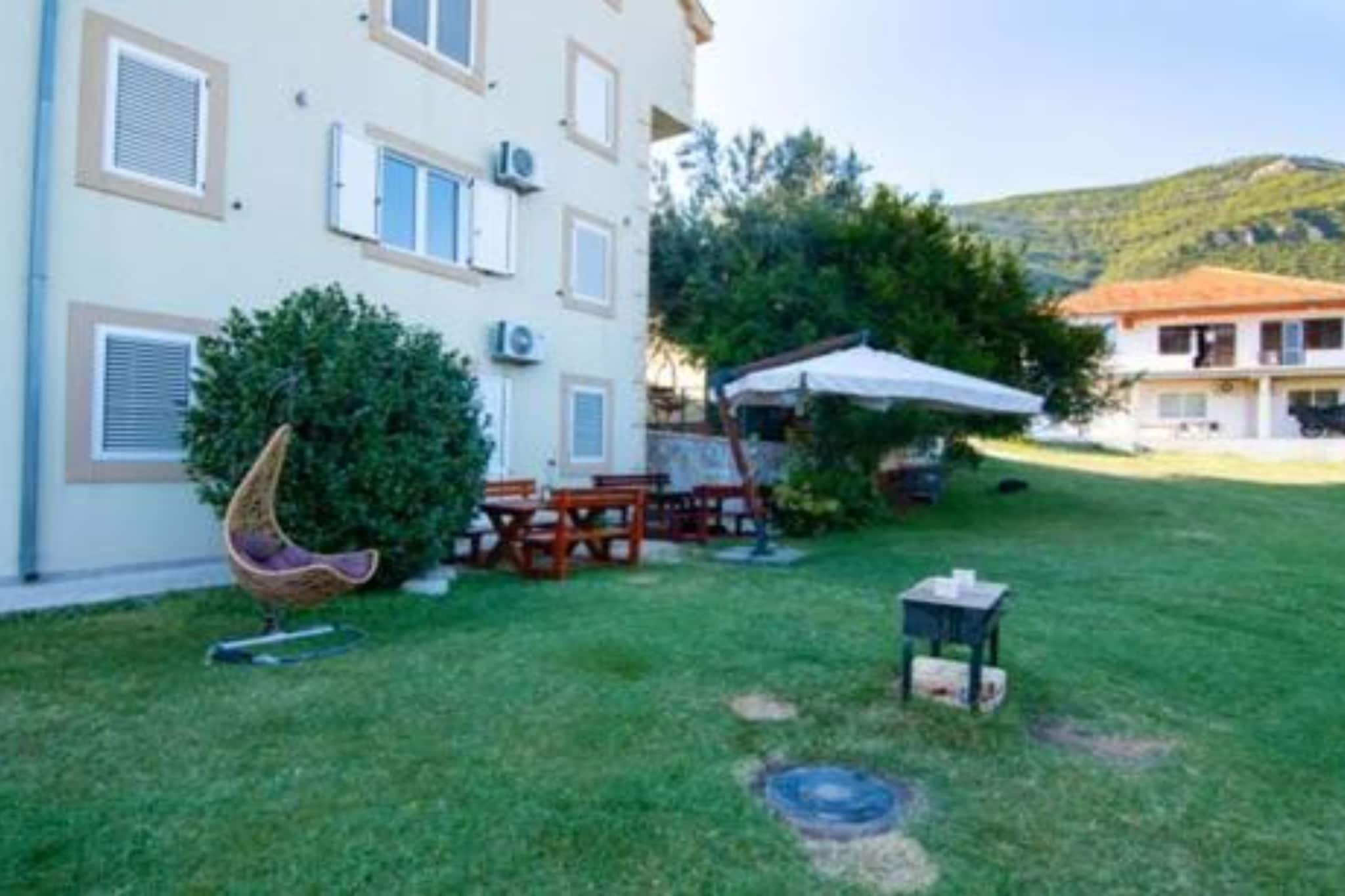 Apartments Savić near the Sea 3 - Jardins en été