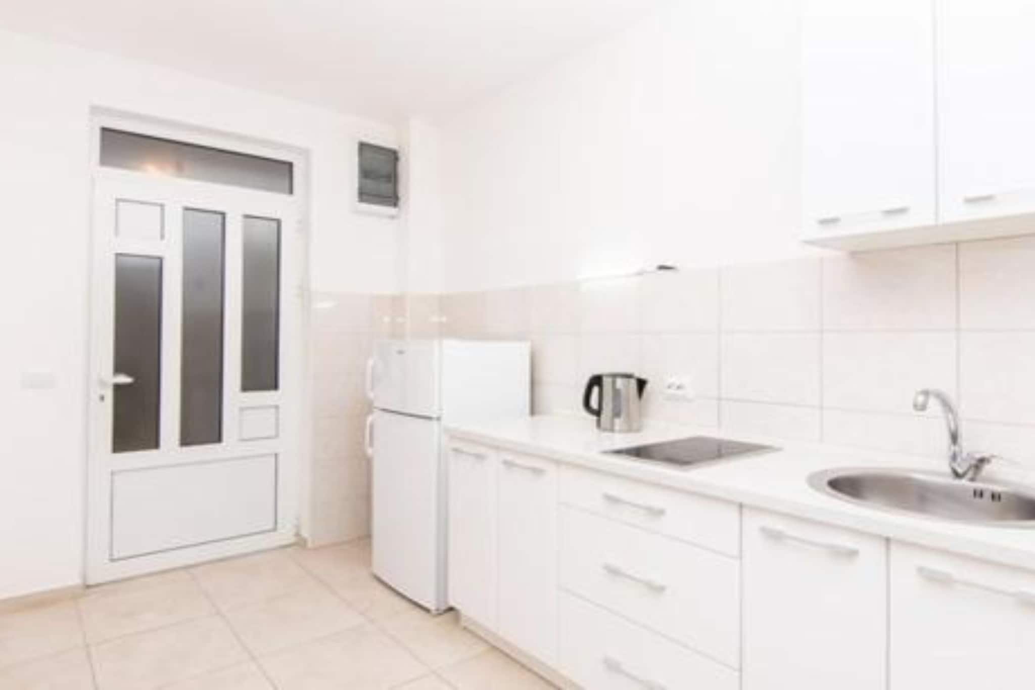 Apartments Savić near the Sea 4 - Cuisine