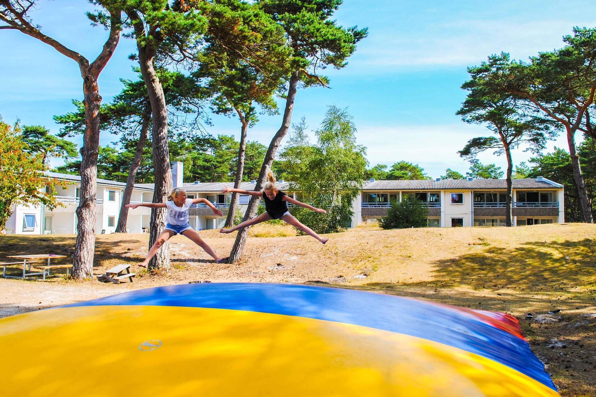 In scenic surroundings at Dueodde Strand Be surrounded by pine forests and beautiful dune areas when you spend your holiday at Dueodde Strandljevijedier. The seaside hotel consists of both holiday apartments and a summer house with house number 49802. From the forest paths you can easily reach Dueodde Strand, which in 2021 was named one of the best beaches in Europe by Lonely Planet. Dueodde Strandljevijedier Rent one of the beautiful Dueodde Strandljevijedier. The holiday apartments have space for 2 or 4 people. Several of the holiday apartments have a cozy balcony/terrace where you can relax after your experiences on Bornholm. Here you will also have an environmentally friendly stay, as Dueodde Strandljevijedier is heated by electricity created by the solar cells located on the roof. Experiences await in Dueodde When you spend your holiday at Dueodde Strandljevijedier, you should take time to stroll through Dueodde By. The cozy town offers a restaurant, shops and the famous ice cream parlor "Krølle Bølle Is". After a visit to Krølle Bølle Ice, you can head to Dueodde Lighthouse, where you can tackle the 198 steps. From the top of Dueodde Lighthouse you have a unique view of the southern part of Solskinsøen. You can also enjoy the view from the Bornholm Tower, which is also located in Dueodde. The tower was formerly a NATO radar gate and has now been converted into a Cold War Museum. Here you can learn more about Bornholm's role in the Cold War. Dueodde is located in a beautiful natural area and within a short driving distance of many of Bornholm's attractions. When you stay at Dueodde, you are therefore close to many wonderful experiences. If you have children with you, they will of course love the beach - but also try visiting the large amusement park Brændesgårdshaven, where all rides are free once the entrance fee has been paid. If you have slightly older children with you, they might love to try their hand at speed and racing at Bornholm's Gocart Center, which is located approximately 5 kilometers from Dueodde Beach Apartments.