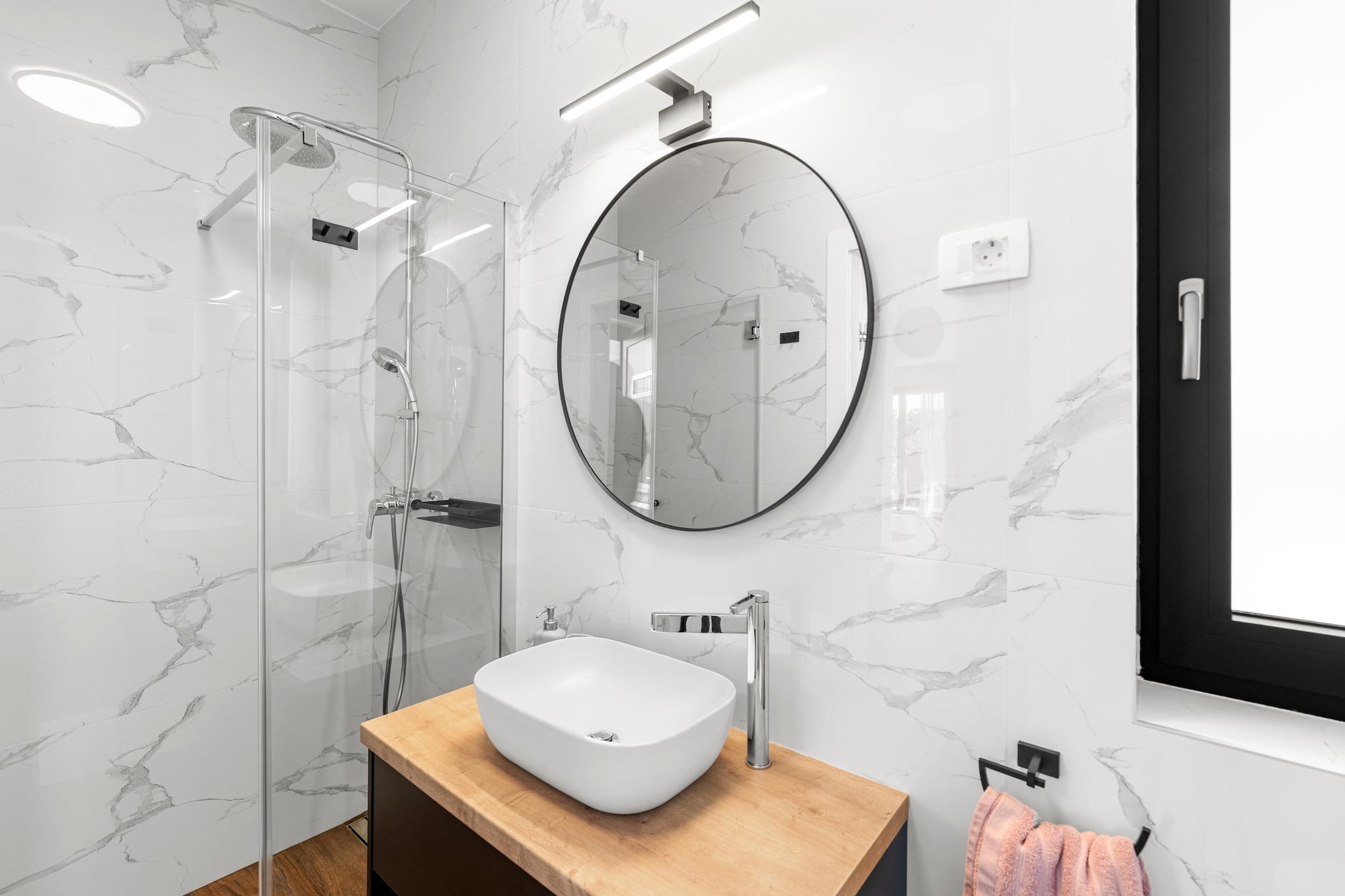 Villa Ava Rossa-Badkamer