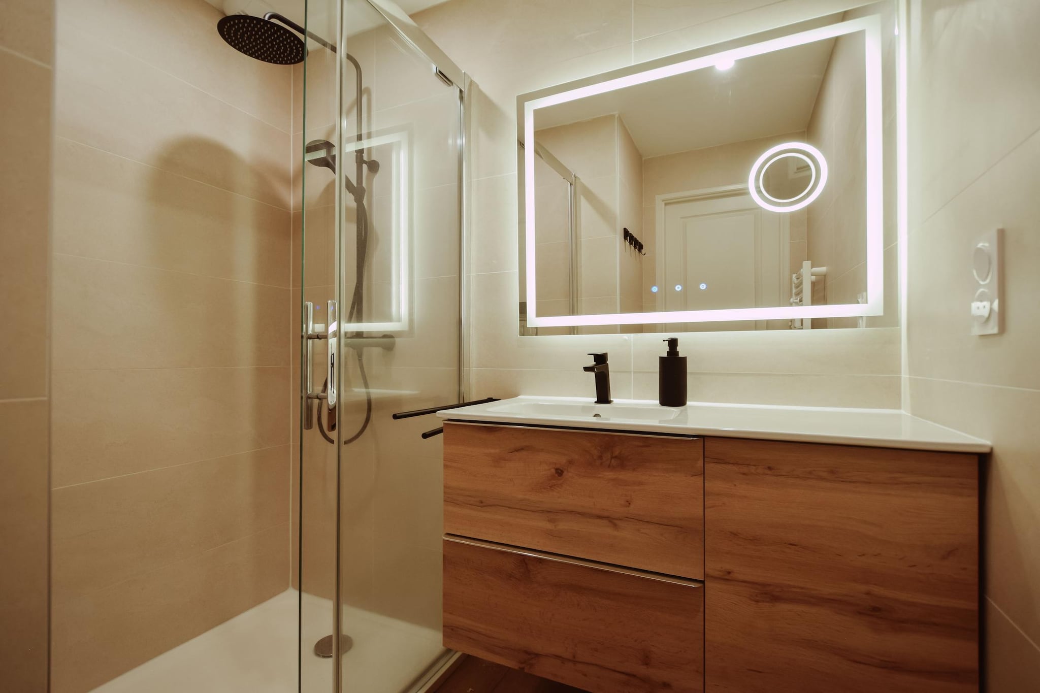 Pavillon le Papillon-Badkamer